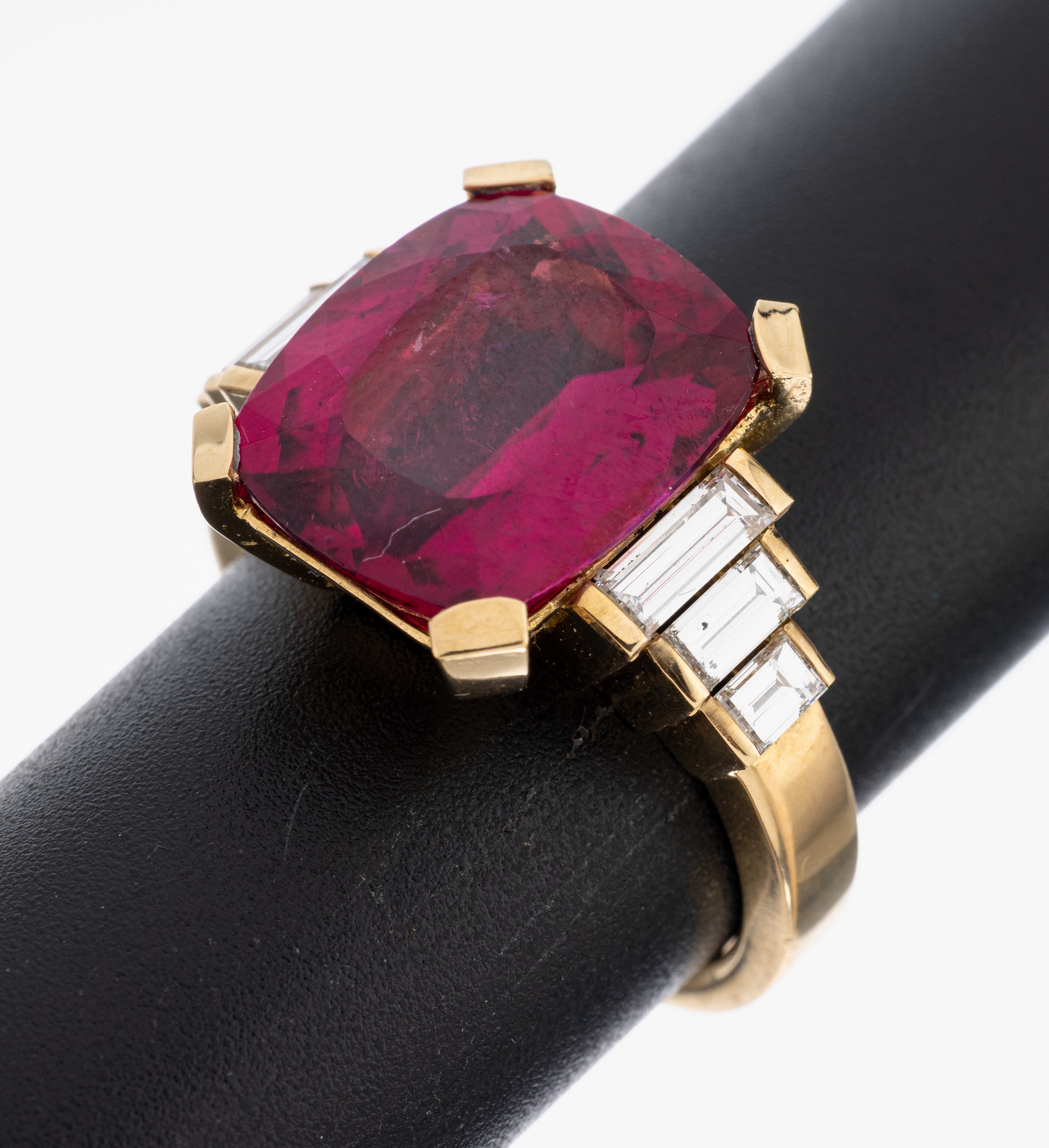 Image 26986055 - 18 kt Gold Rubellit-Diamant-Ring, GG 750/000, Einzelanfertigung eines renommierten ...