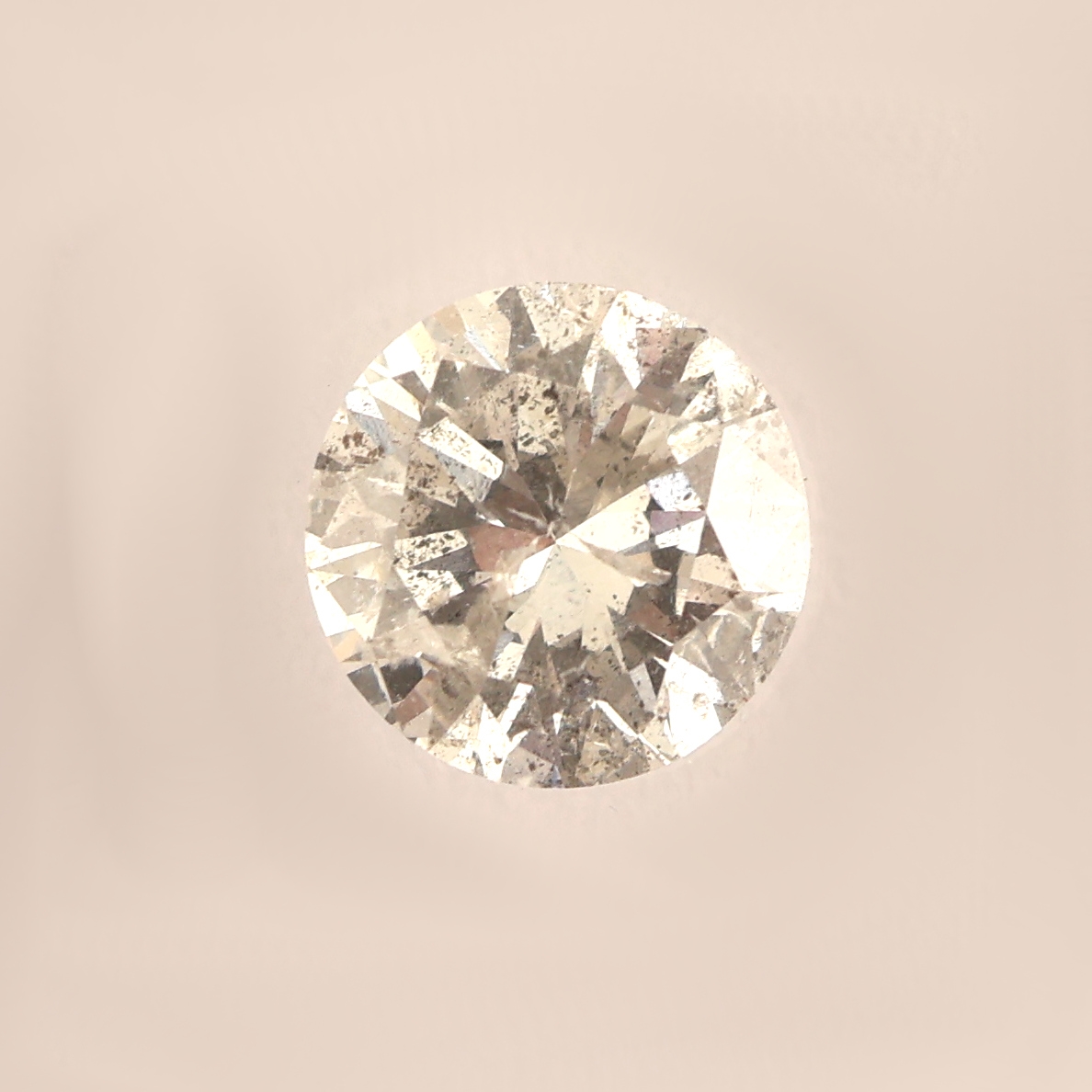 Detail a: Loser Brillant ca. 0.96 ct Weiß(H)/p2, ca. 6.31 x 6.37 x 3.84 mm, IGI Expertise anbei, verschweißt