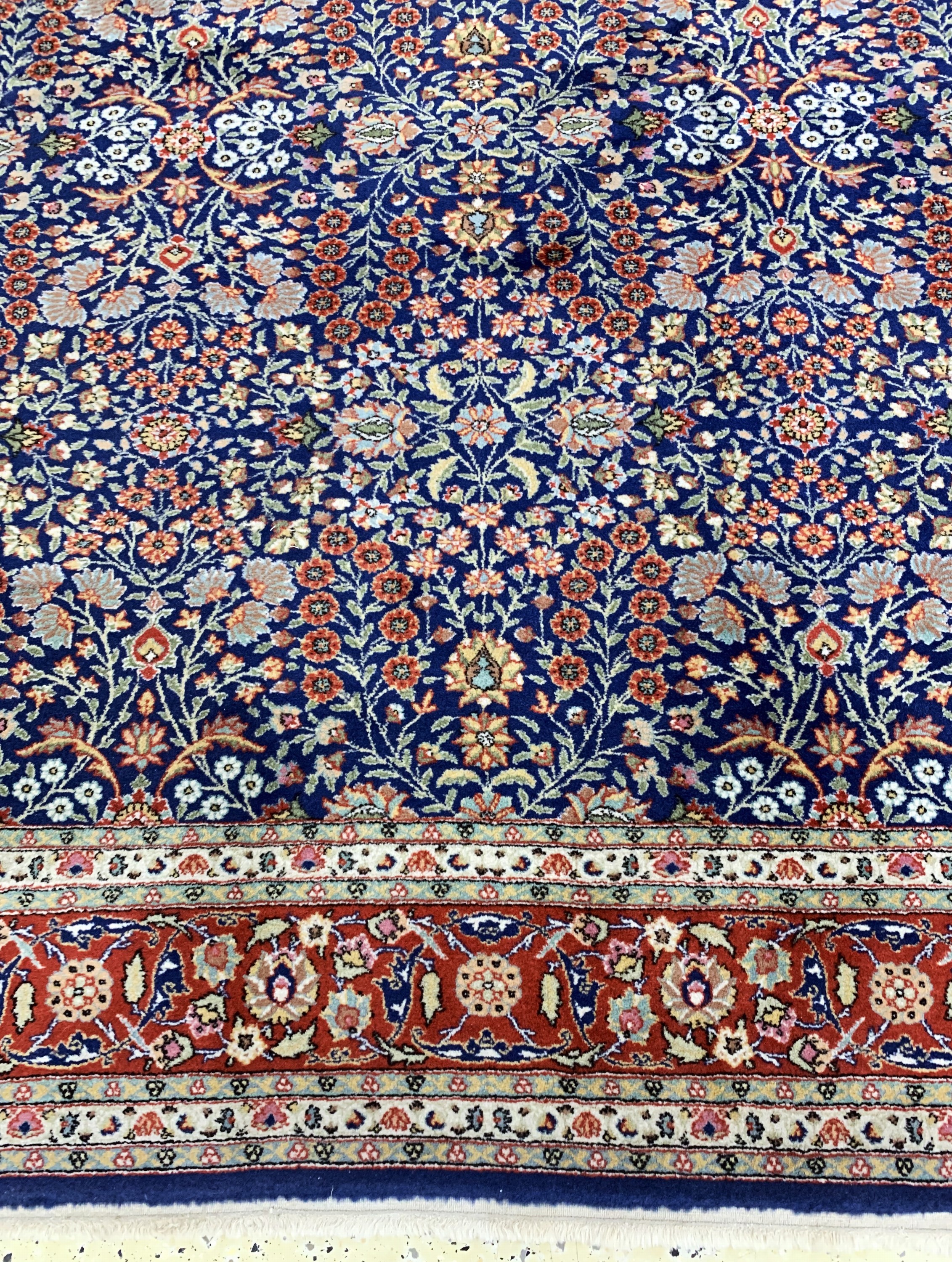 Detail f: Hereke fein, Türkei, Mitte 20.Jhd, Wolle auf Baumwolle, ca. 360 x 240 cm, EHZ: 2