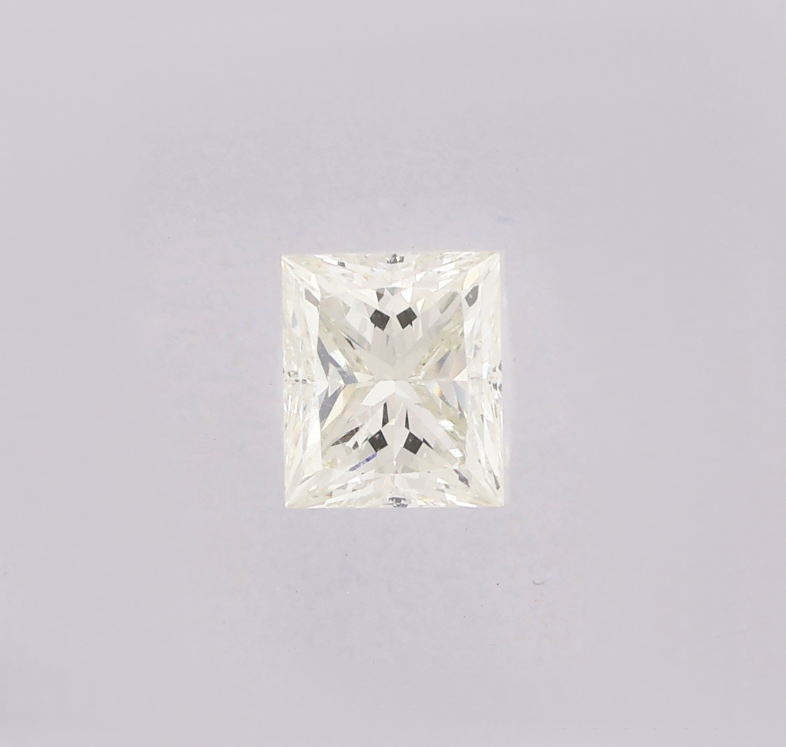 Detail a: Loser Diamant im Princess-Cut ca. 0.43 ct feines Weiß(G)/vs2, ca. 4.39 x 3.77 x 3.11 mm,IGI Expertise anbei, verschweißt
