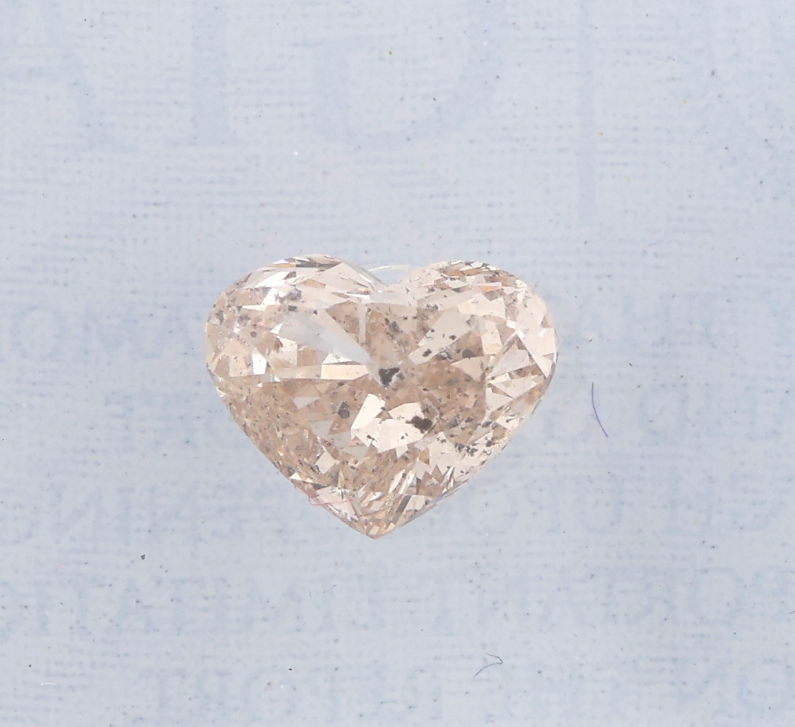 Detail a: Loses Diamantherz ca. 0.74 ct natural, very light Brown/p1, ca. 5.26 x 6.60 x 3.03 mm, GIAExpertise anbei, verschweißt