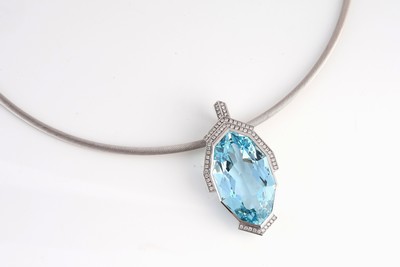 26986028c - 18 kt Gold Aquamarin-Brillant-Anhänger, WG 750/000, Einzelanfertigung eines ...