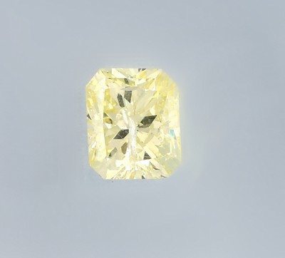 26986077a - Loser Diamant ca. 0.64 ct natural, Fancy lightYellow, Cut cornered square, ca. 5.37 x ...