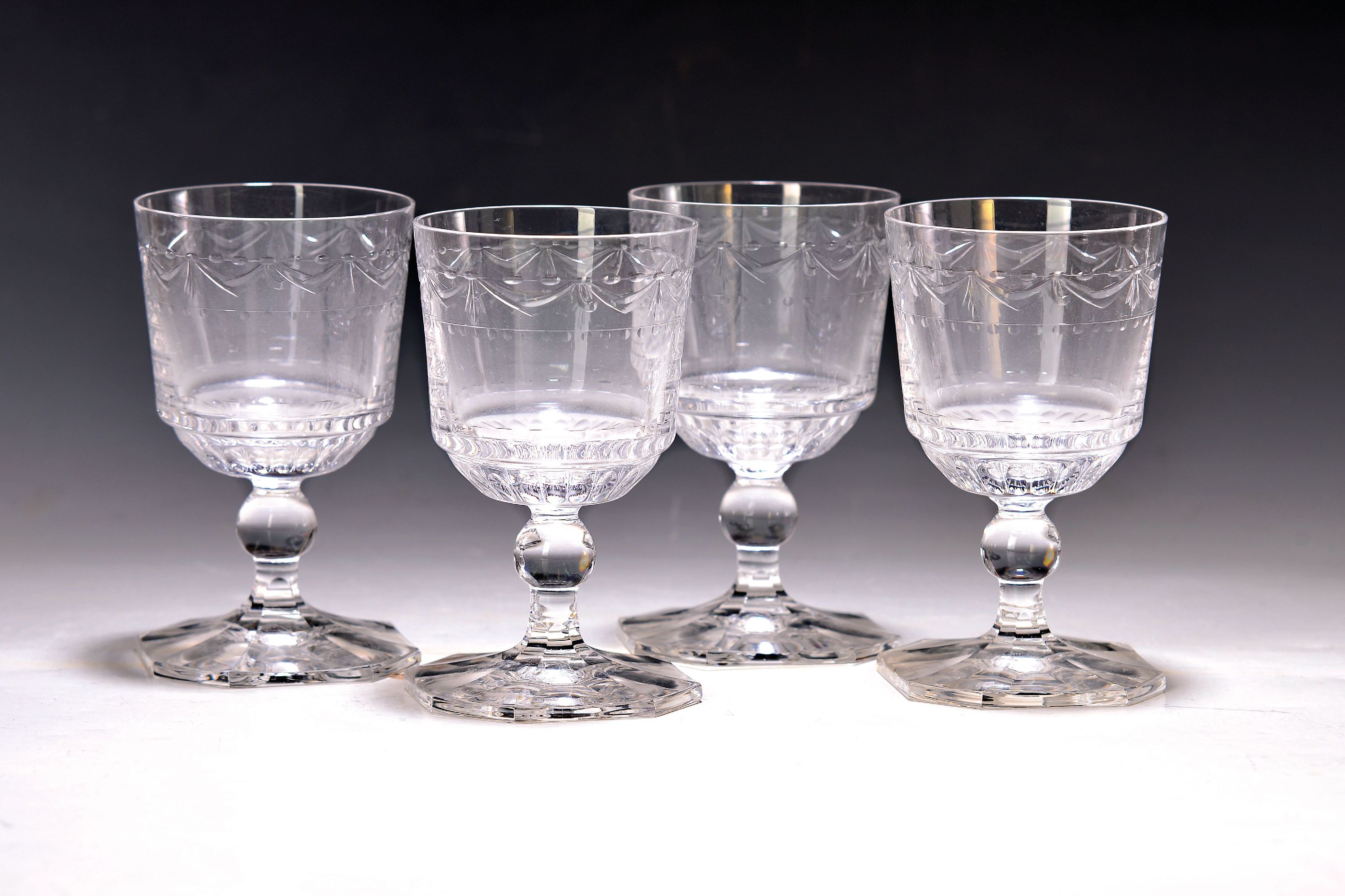 Detail a: Tafelservice, KPM Berlin, Kurland, Pastellfond Lagune, 8 tiefe Teller/ Suppenteller, 5 Suppentassen mit Untertassen, 5 Brotteller, Sauciere, ...