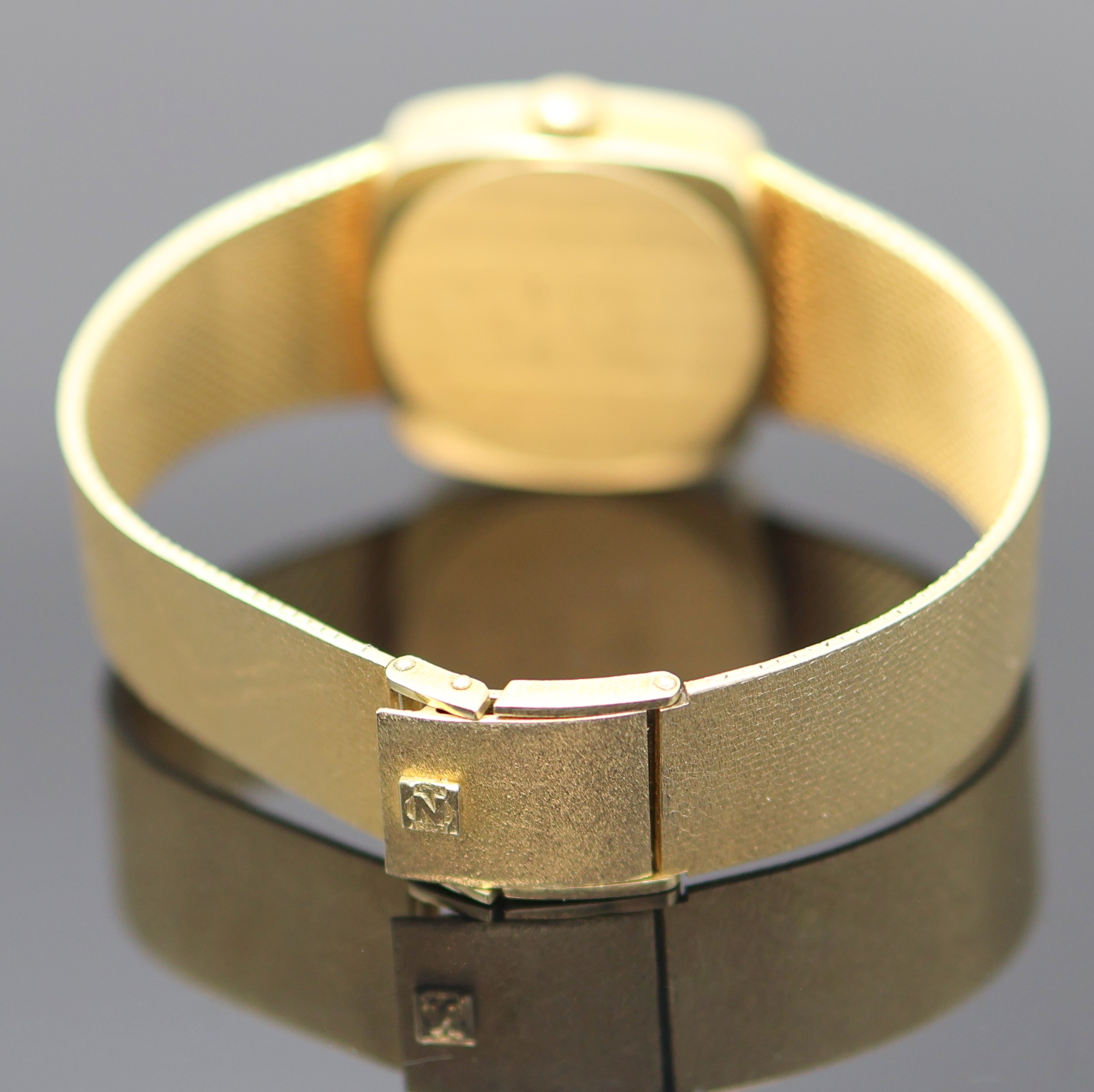 Detail c: ZENTRA Savoy Armbanduhr in GG 585/000, Schweiz um 1970, Handaufzug, Boden aufgedr., Milanaiseband m. Faltschl., silb. Zifferbl. m. aufges. gold. ...