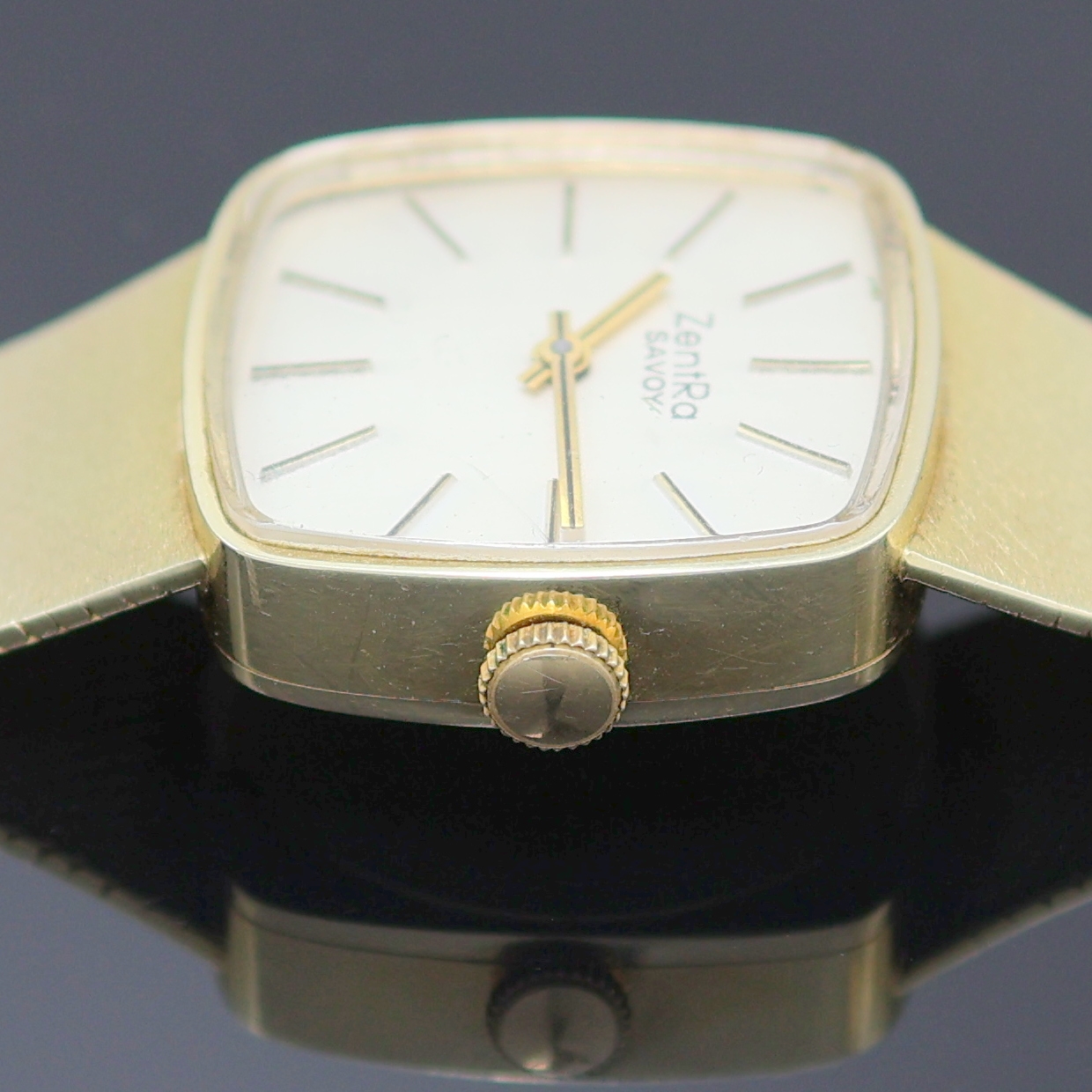 Detail d: ZENTRA Savoy Armbanduhr in GG 585/000, Schweiz um 1970, Handaufzug, Boden aufgedr., Milanaiseband m. Faltschl., silb. Zifferbl. m. aufges. gold. ...