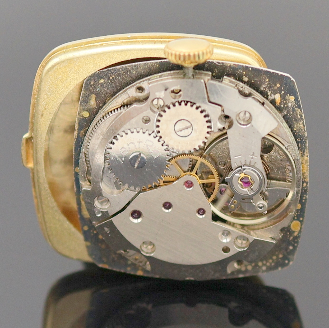 Detail f: ZENTRA Savoy Armbanduhr in GG 585/000, Schweiz um 1970, Handaufzug, Boden aufgedr., Milanaiseband m. Faltschl., silb. Zifferbl. m. aufges. gold. ...