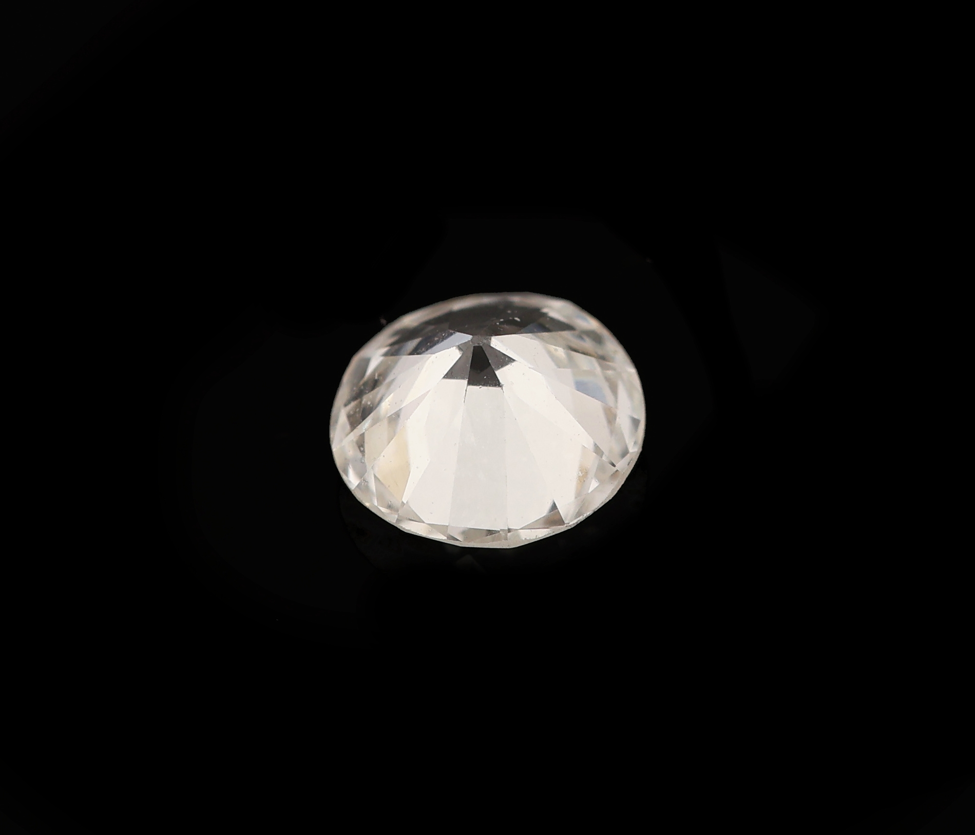 Detail b: Loser Altschliffdiamant, ca. 0.40 ct Weiß/si