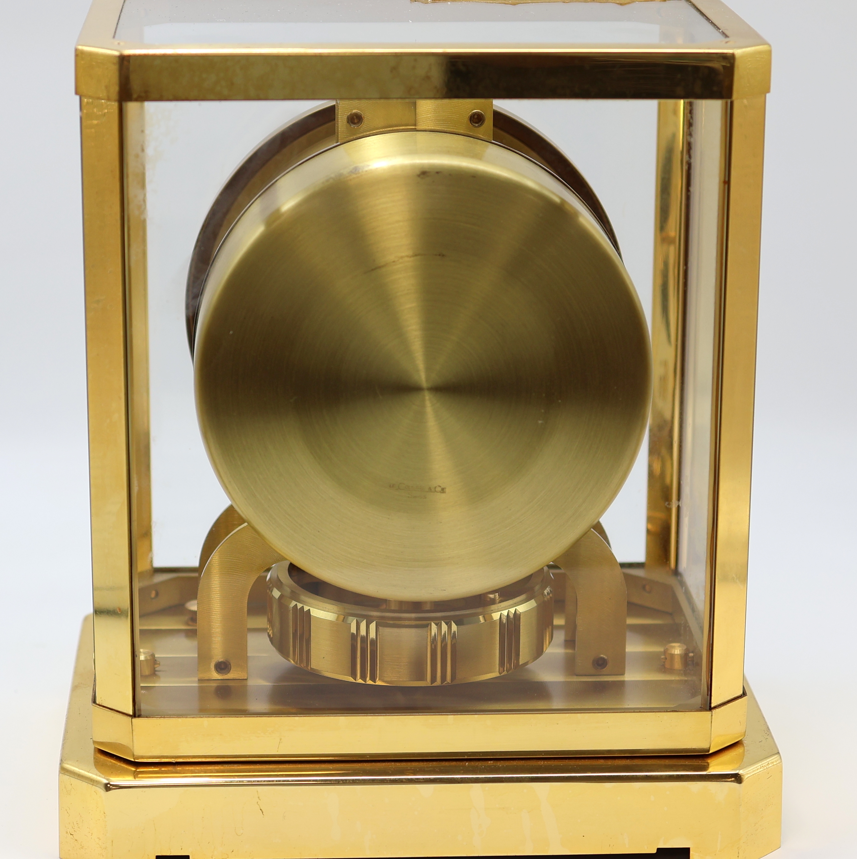 Detail c: LeCoultre Tischuhr Serie Atmos Referenz 5090, Schweiz um 1960, verg. Geh. 5-seitig verglast, silb. Ring-Zifferbl. m. gold. Ind., Dauphinezeiger, ...