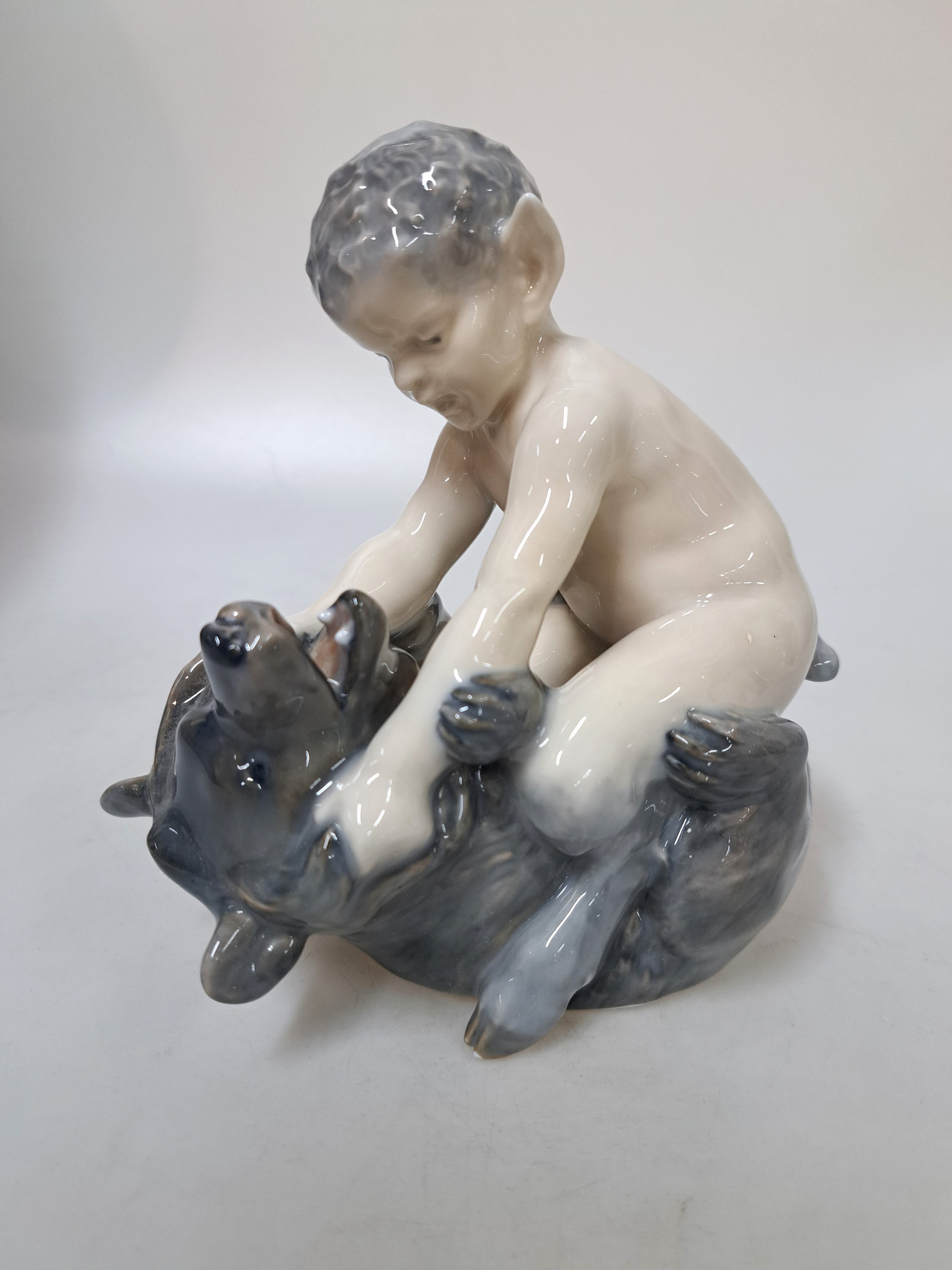 Detail d: Drei Porzellanfiguren, Royal Copenhagen, 20. Jh., Unterglasurbemalung, sitzender Faun mit Panflöte, H. ca. 13 cm, sitzender Faun mit Bär spielend, ...