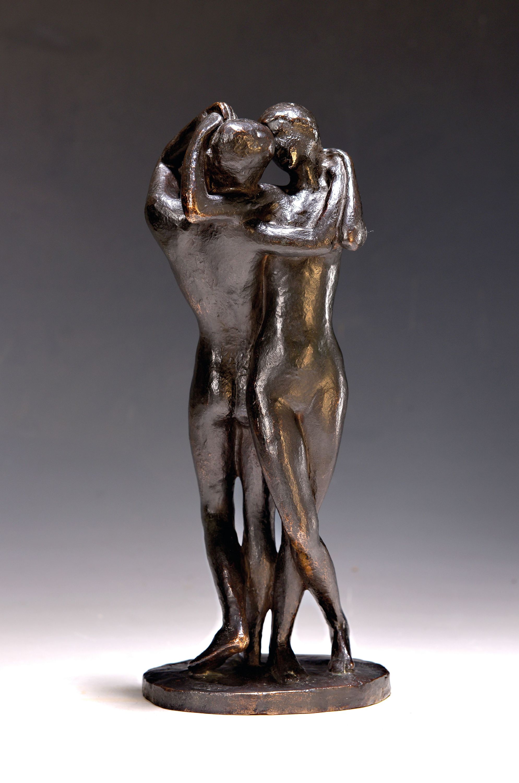 Detail k: Fritz Klimsch, 1870-1960, Tänzerinnen, Bronzefigur, H. 30 cm, auf der Plinthe monogrammiert, Noack Berlin, dunkle Patina, aus norddeutscher Sammlung