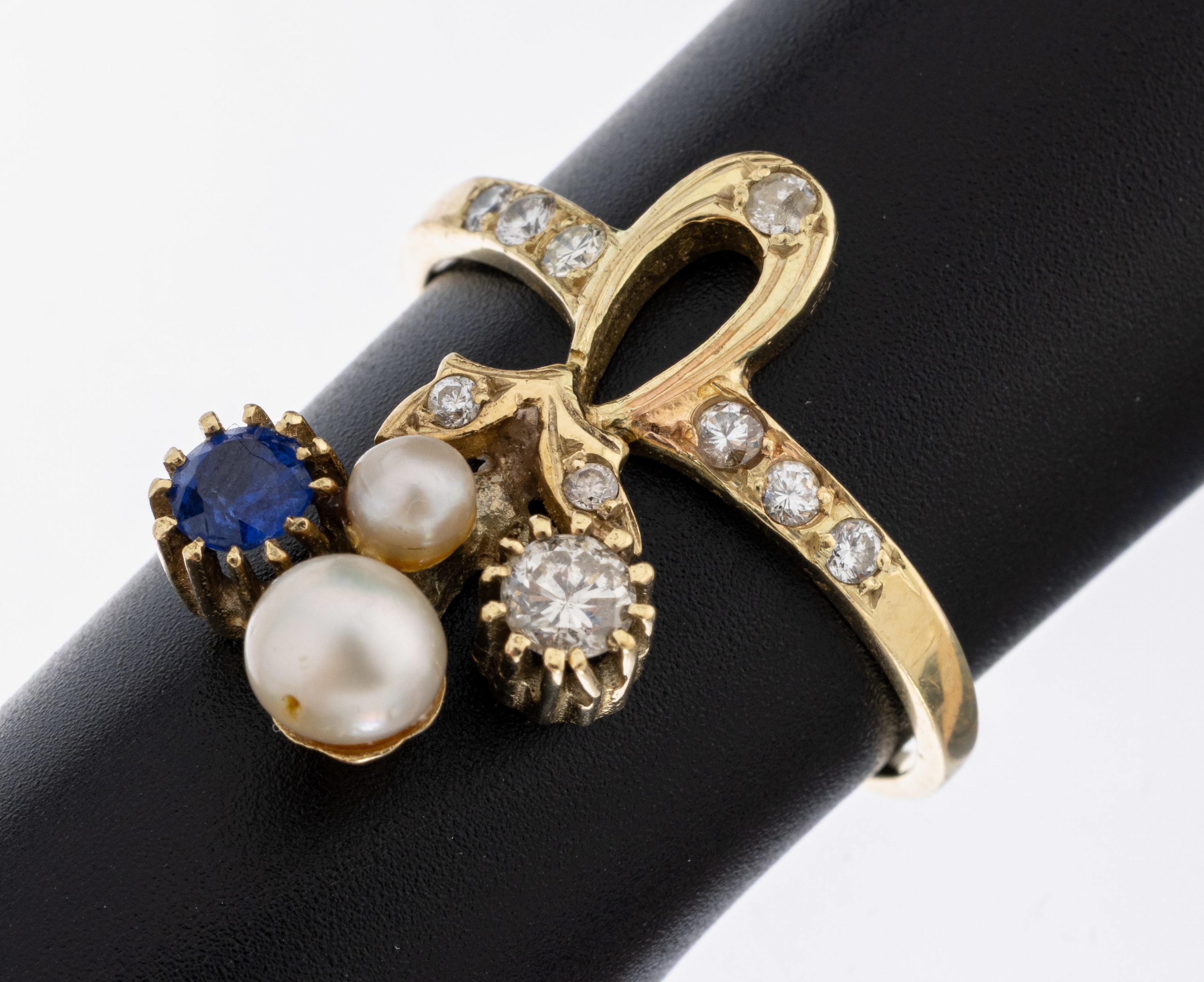 Image 26986724 - 14 kt Gold Brillant-Saphir-Perl-Ring, GG 585/000 gepr., in der Art des Jugendstils, ...