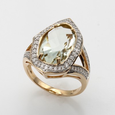 26986814b - Ring mit Quarz und Brillanten, RG 585/000, ovaler, hellgrüner Quarz ca. 5.85 ct, Brill. ...