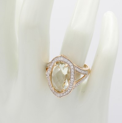 26986814c - Ring mit Quarz und Brillanten, RG 585/000, ovaler, hellgrüner Quarz ca. 5.85 ct, Brill. ...