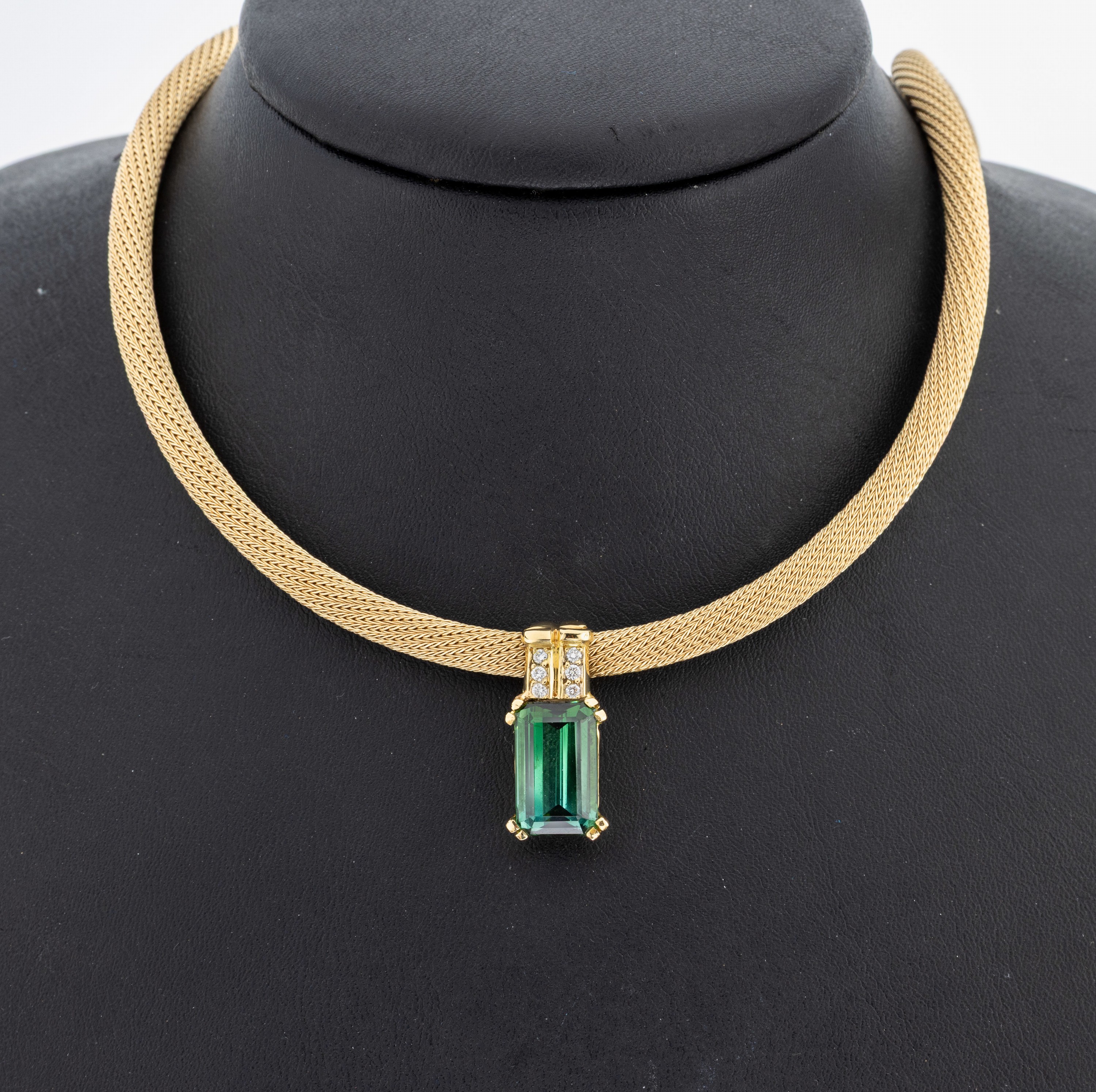 14 kt Gold Turmalin-Brillant-Anhänger, GG 585/000, Turmalin im Treppenschliff ca. 3.00 ct, 6 Brillanten zus. ca. 0.12 ct Weiß/vs, an ...