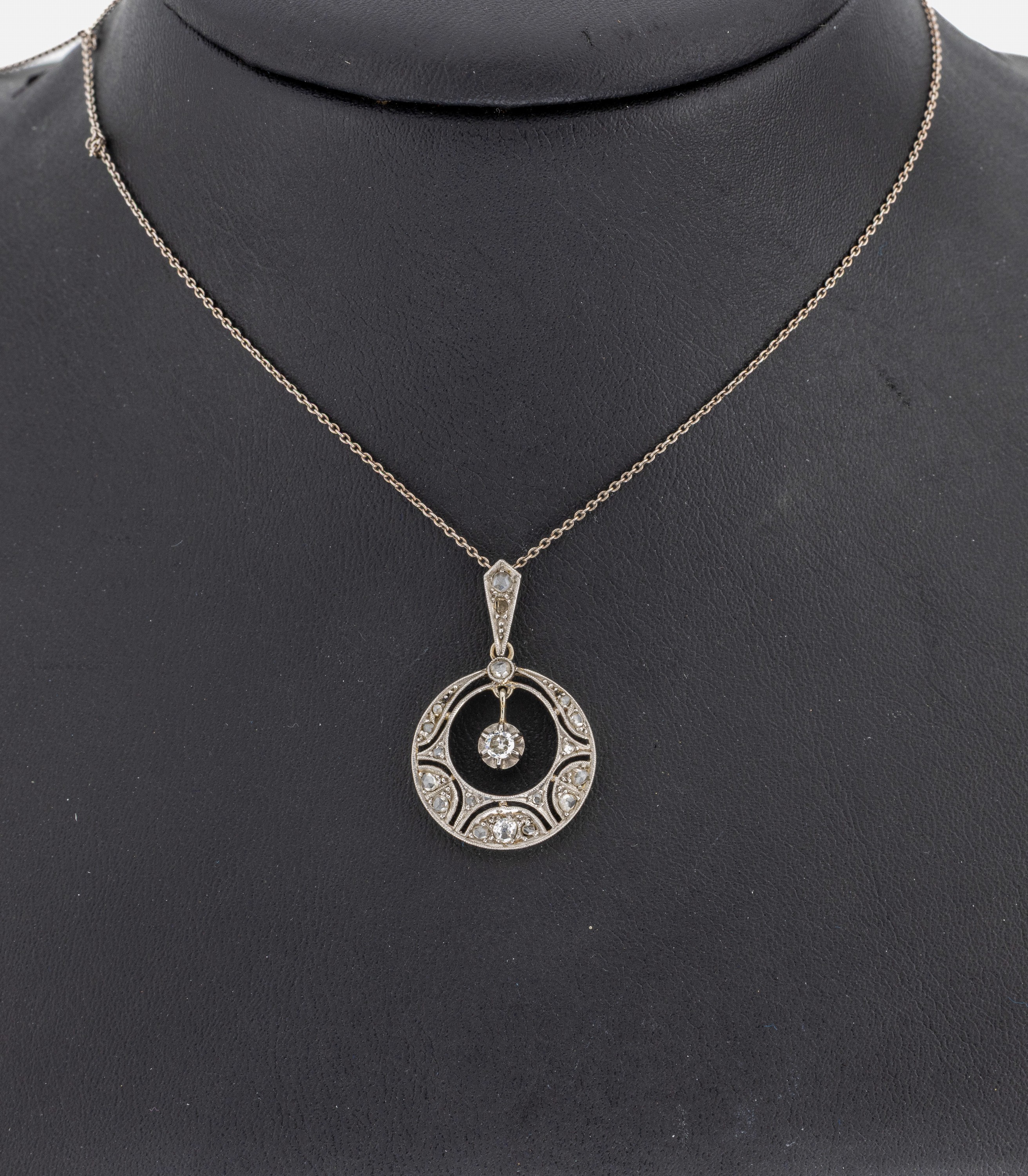14 kt Gold Diamant-Anhänger, 1930er Jahre, GG/WG 585/000 gepr., 1 Altschliffdiamant ca. 0.03 ct, 1 Altschliffdiamant ca. 0.08 ct Weiß/p1, ...