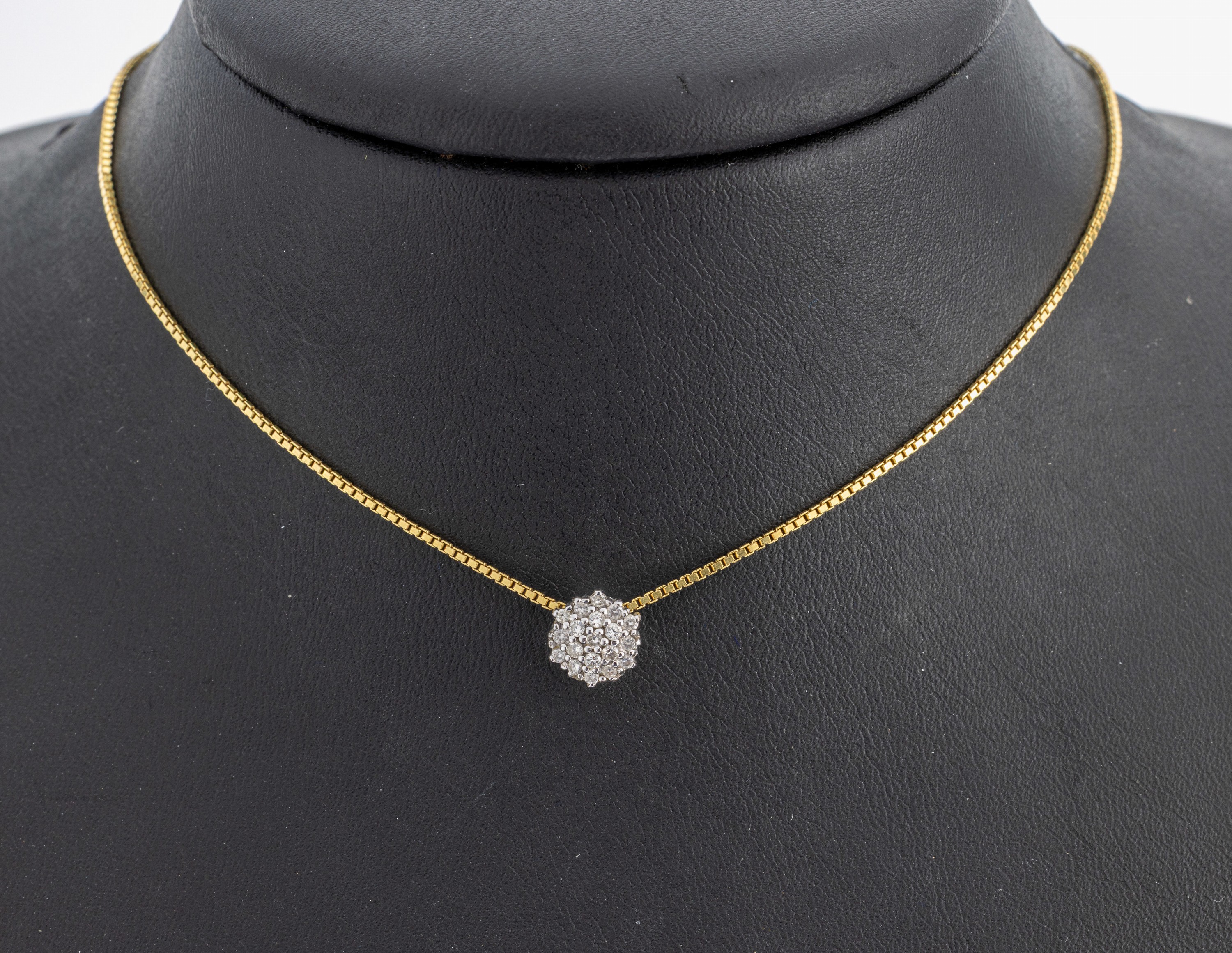 14 kt Gold Brillant-Anhänger, WG 585/000, 20 Brillanten zus. ca. 0.15 ct Weiß/si-p, an Kette, GG 750/000, L. ca. 36 cm, Federring- schließe, ca. ...