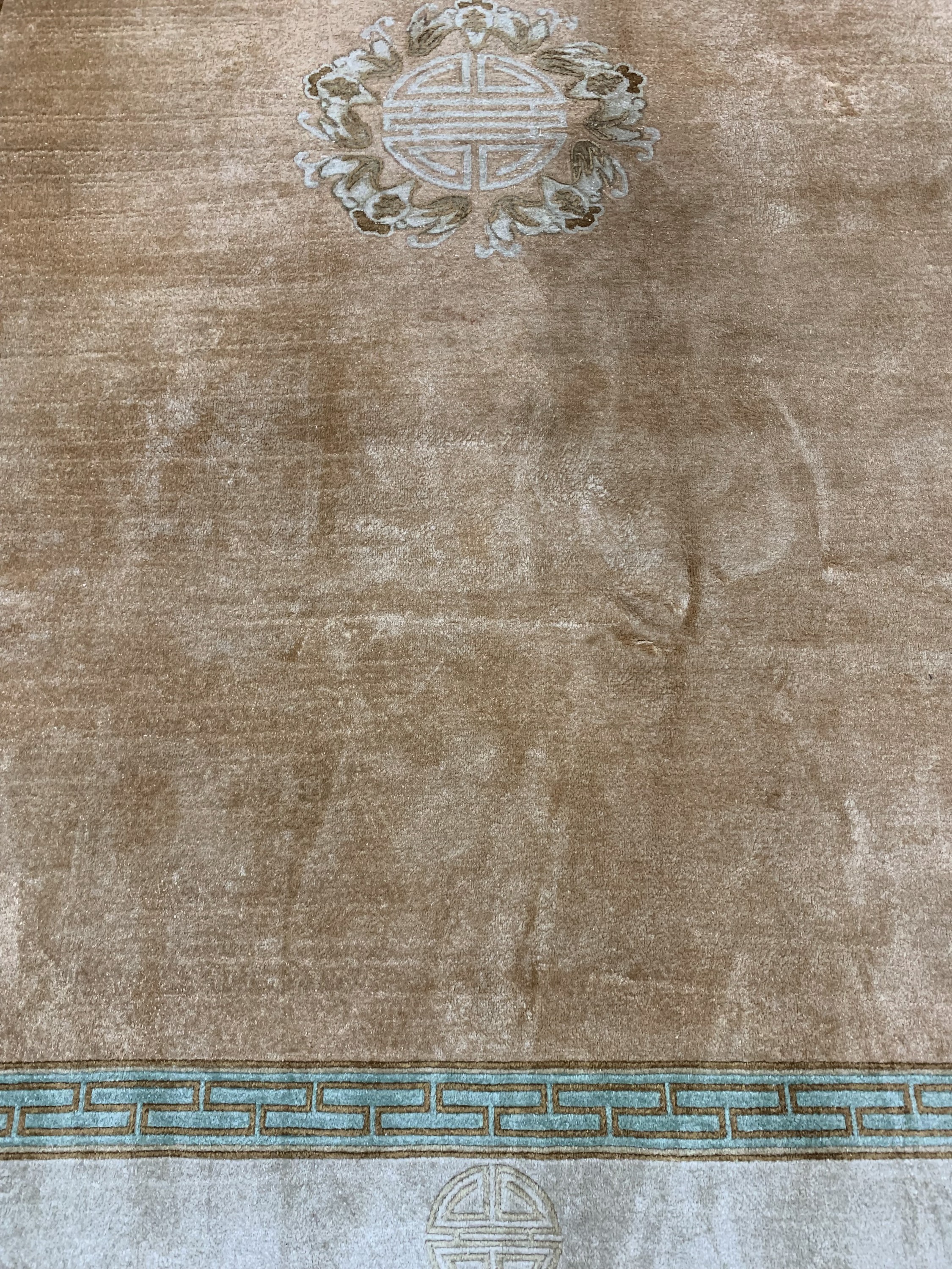 Detail c: Seidenteppich, China, Mitte 20.Jhd, Seide auf Baumwolle, ca. 260 x 182 cm, EHZ: 2