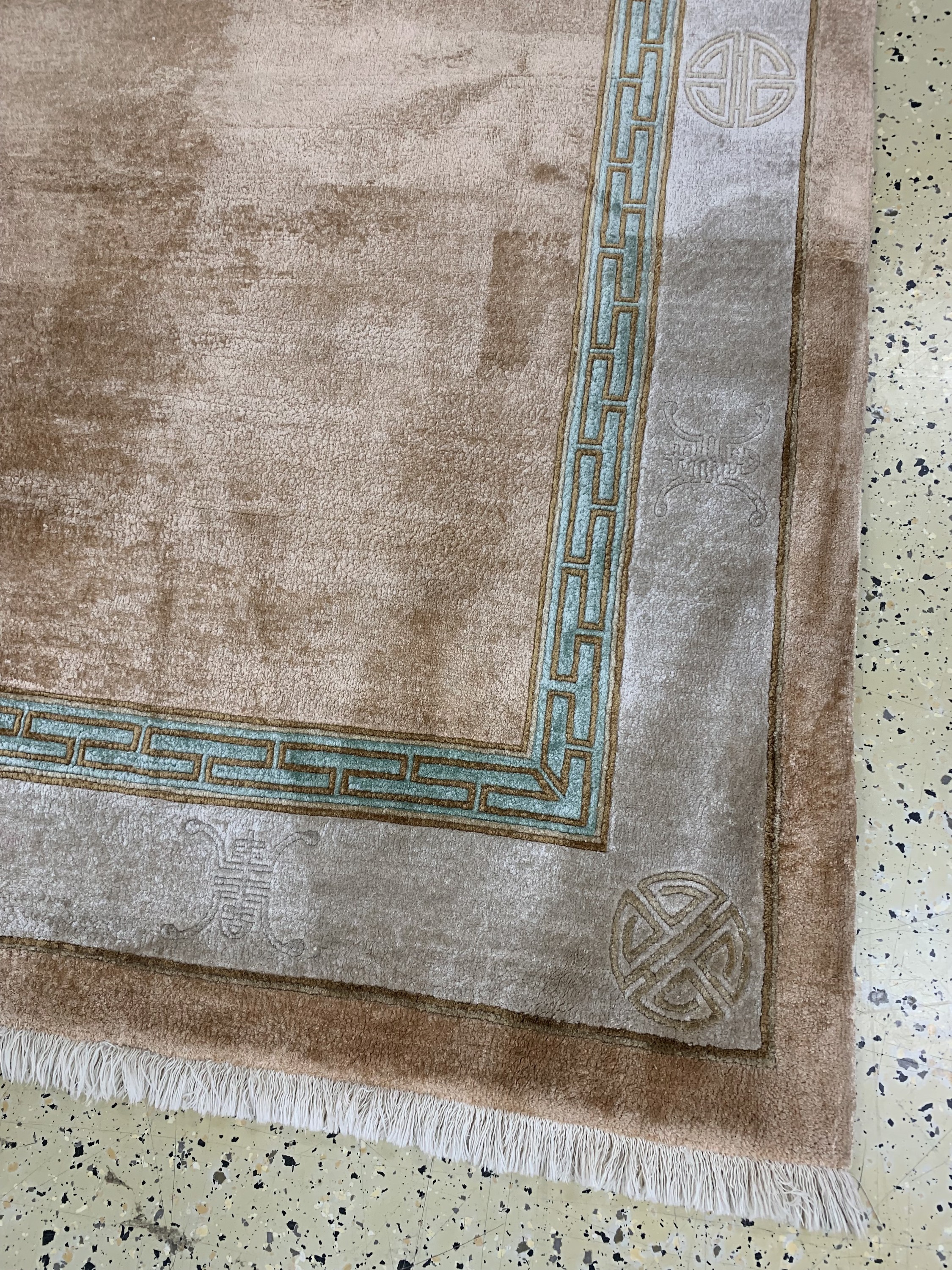 Detail d: Seidenteppich, China, Mitte 20.Jhd, Seide auf Baumwolle, ca. 260 x 182 cm, EHZ: 2