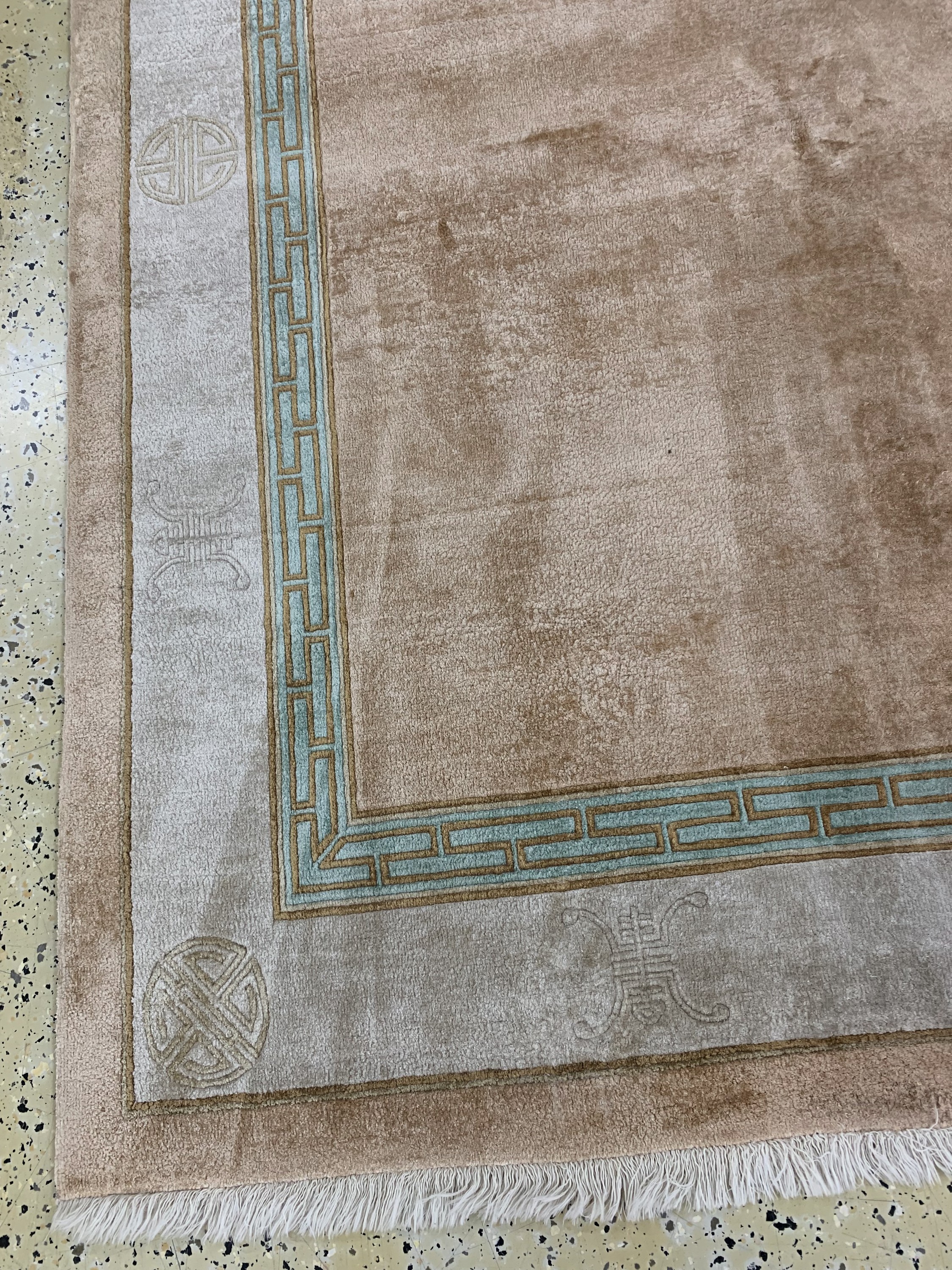 Detail e: Seidenteppich, China, Mitte 20.Jhd, Seide auf Baumwolle, ca. 260 x 182 cm, EHZ: 2