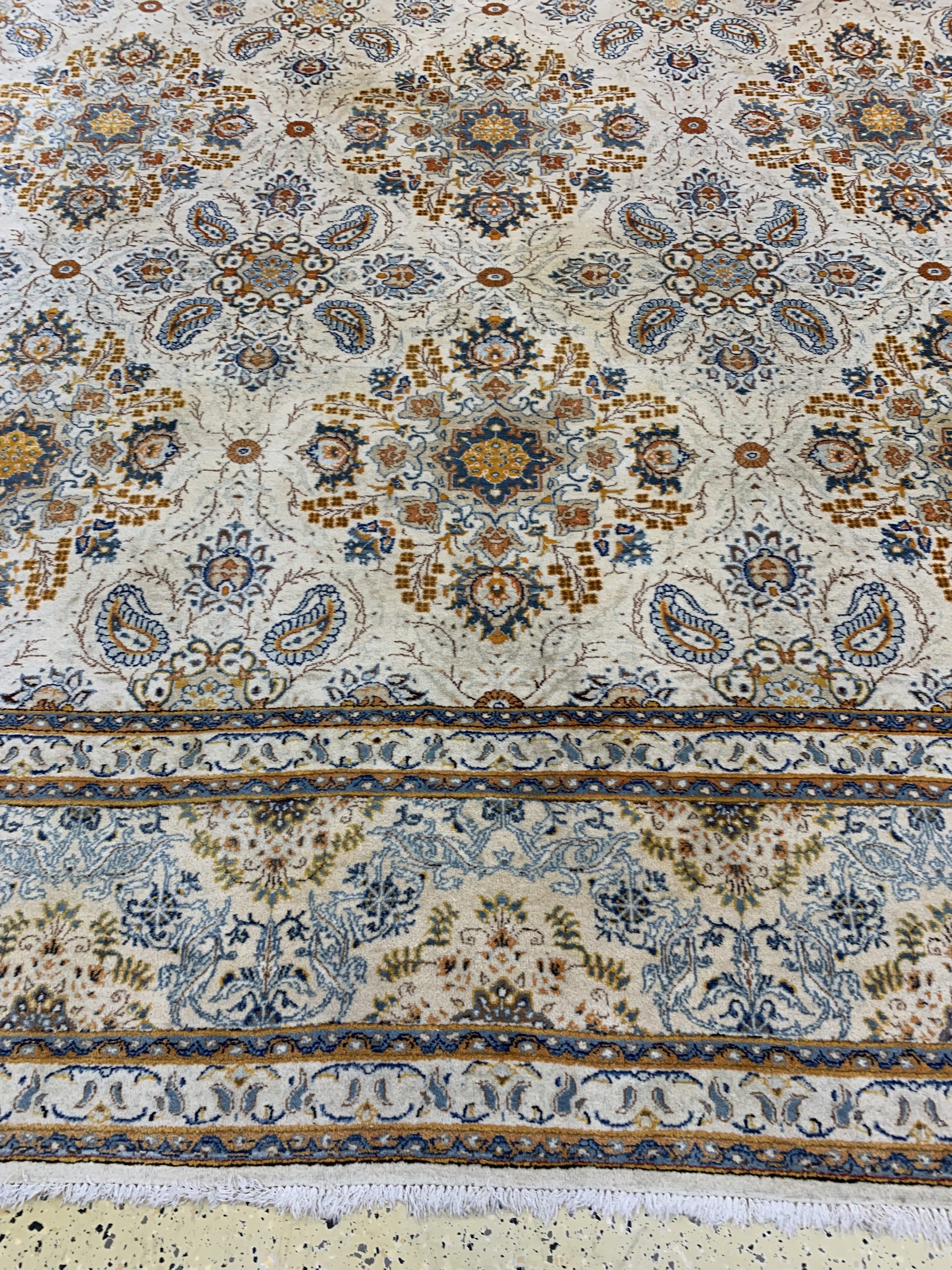 Detail b: Keschan, Persien, Mitte 20.Jhd, Wolle auf Baumwolle, ca. 443 x 304 cm, Reinigungsbedürftig, EHZ: 2-3