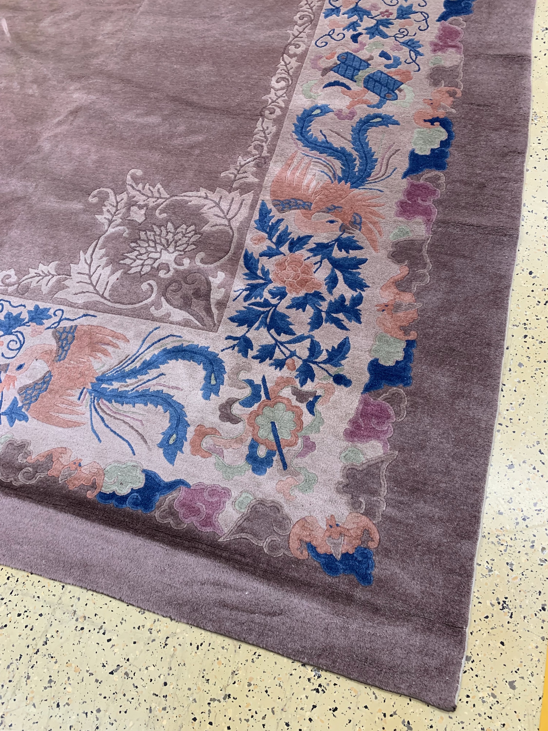 Detail a: Peking antik, China, um 1900, Wolle auf Baumwolle, ca. 535 x 440 cm, minimale Mottenfraß, EHZ: 2(gereinigt),in der Breite verkürzt.
