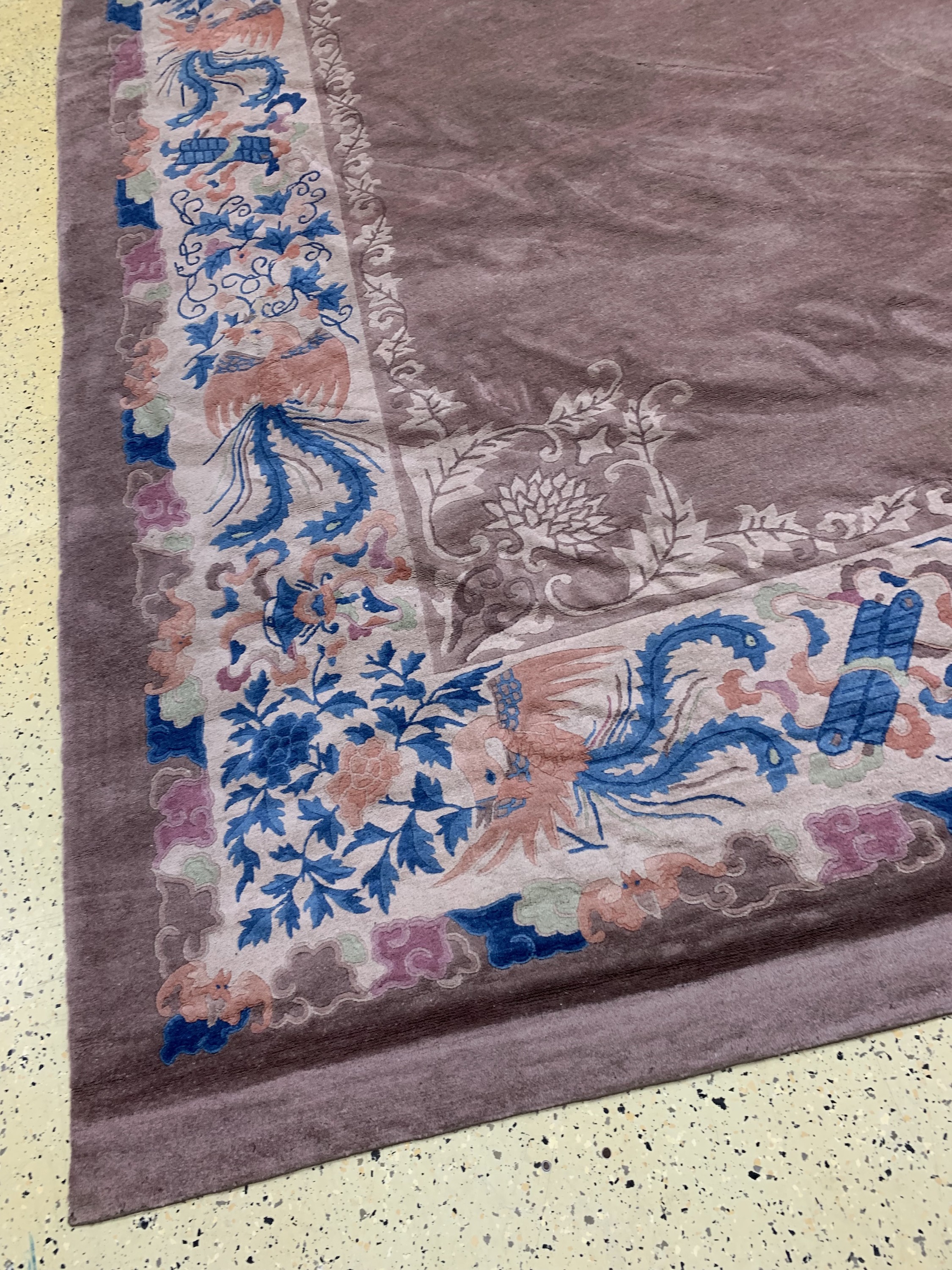 Detail c: Peking antik, China, um 1900, Wolle auf Baumwolle, ca. 535 x 440 cm, minimale Mottenfraß, EHZ: 2(gereinigt),in der Breite verkürzt.