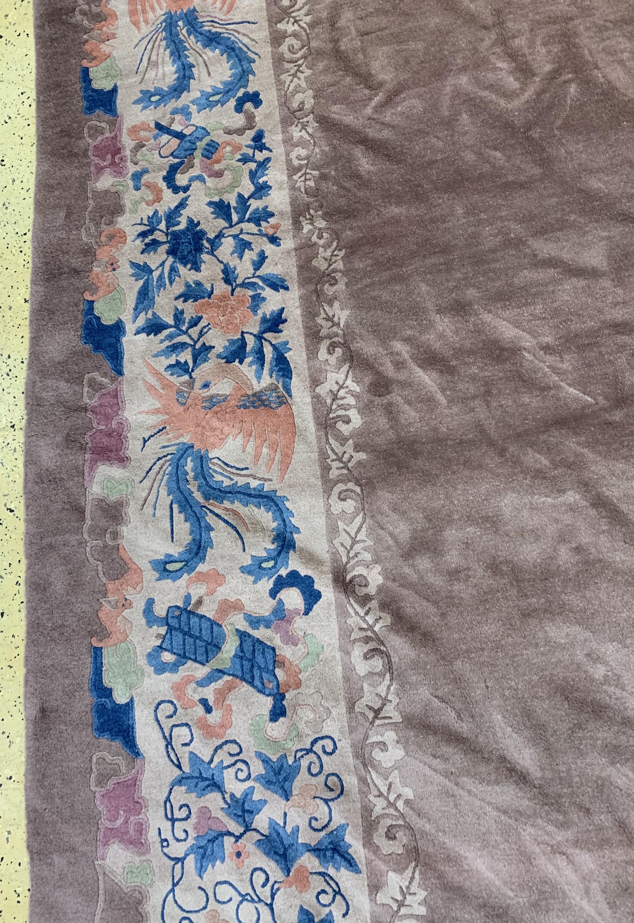 Detail e: Peking antik, China, um 1900, Wolle auf Baumwolle, ca. 535 x 440 cm, minimale Mottenfraß, EHZ: 2(gereinigt),in der Breite verkürzt.