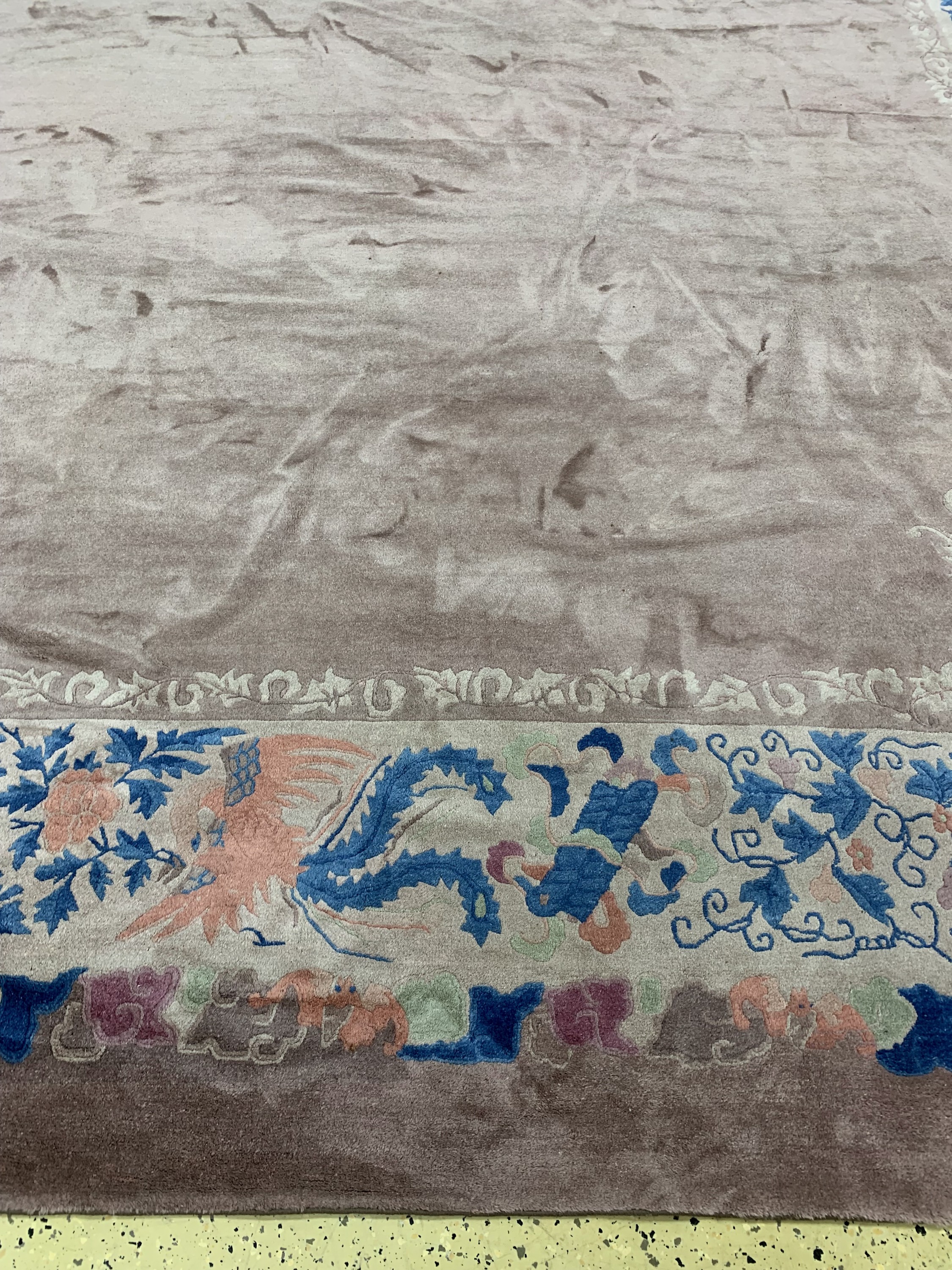 Detail j: Peking antik, China, um 1900, Wolle auf Baumwolle, ca. 535 x 440 cm, minimale Mottenfraß, EHZ: 2(gereinigt),in der Breite verkürzt.