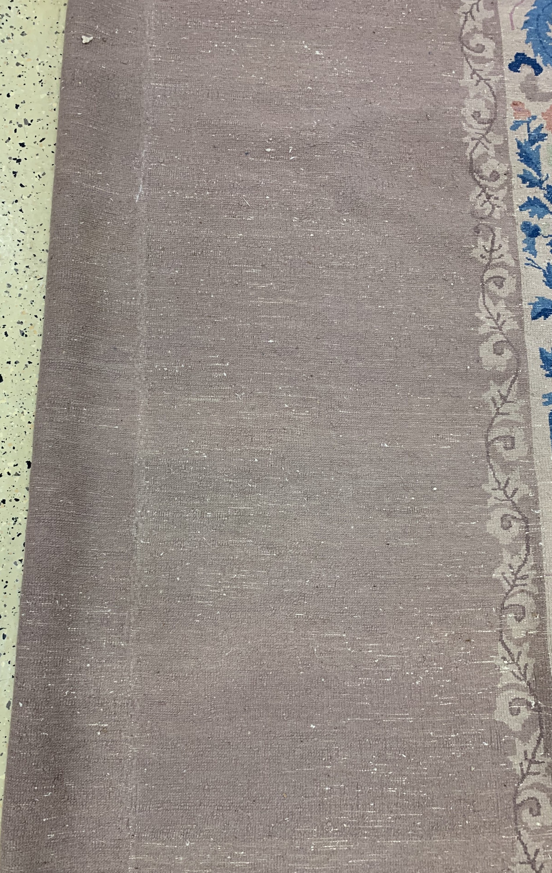 Detail n: Peking antik, China, um 1900, Wolle auf Baumwolle, ca. 535 x 440 cm, minimale Mottenfraß, EHZ: 2(gereinigt),in der Breite verkürzt.