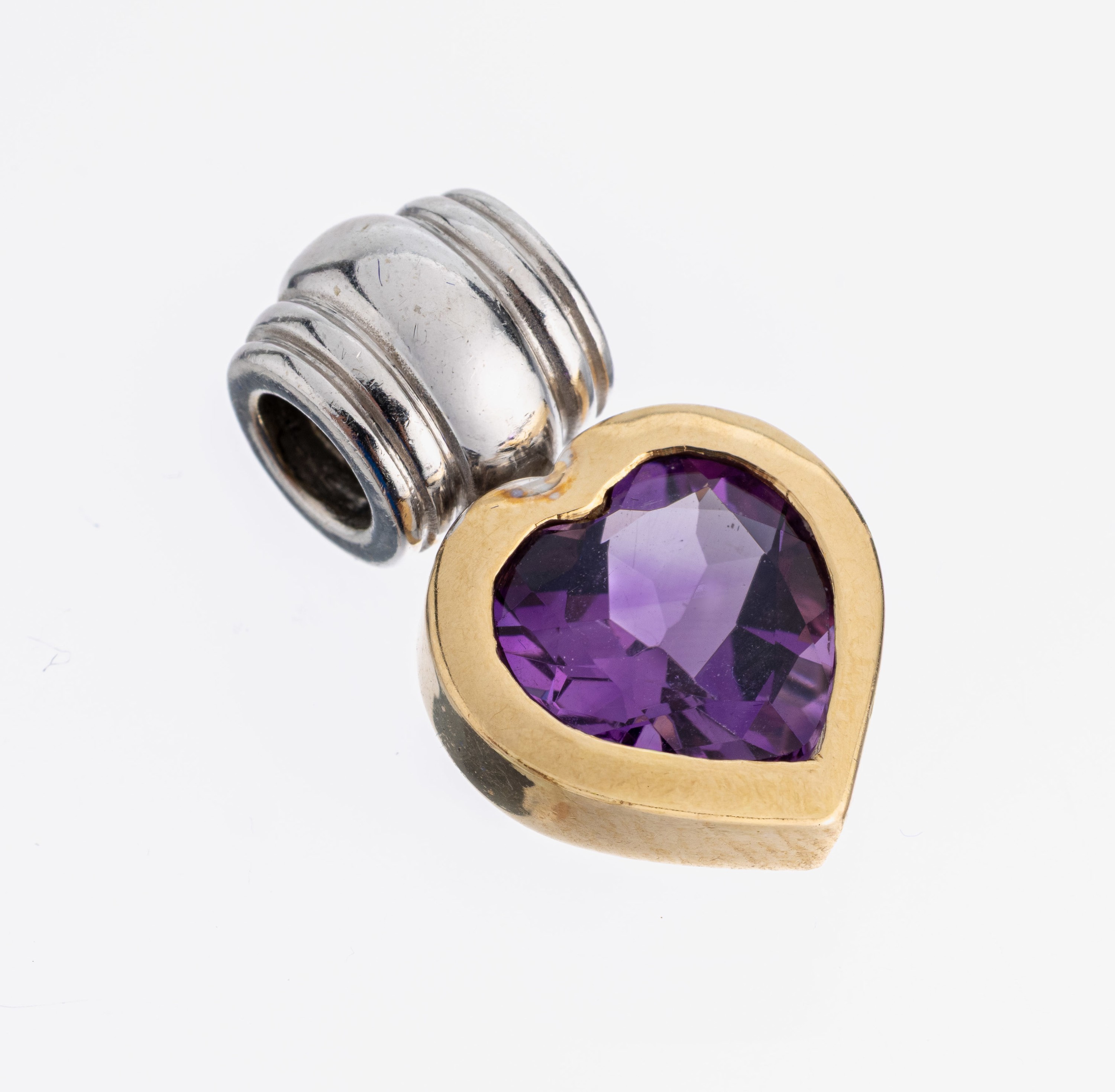 14 kt Gold Amethyst-Anhänger, GG/WG 585/000, schwere qualitätvolle Verarbeitung, facett. Amethyst-Herz ca. 3.0 ct, ca. 7.8 g, L. ca. 2.4 cm