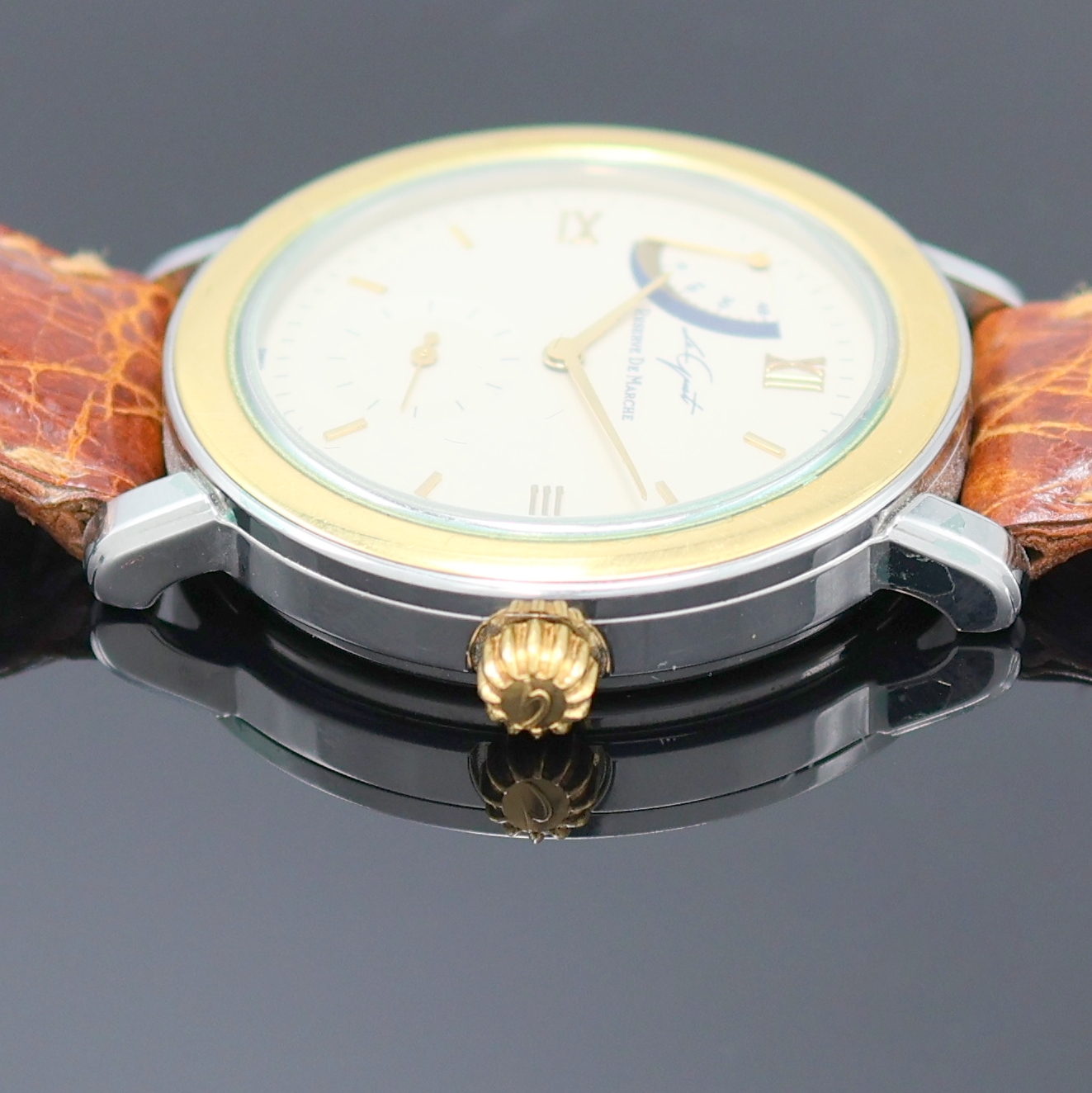 Detail d: LE GUET DU TEMPS Neuchâtel Armbanduhr Referenz 2640, Schweiz um 1990, Handaufzug, Stahlgeh. m. GG 750/000 Lünette, aufgedr. Boden m. Sicht auf ...