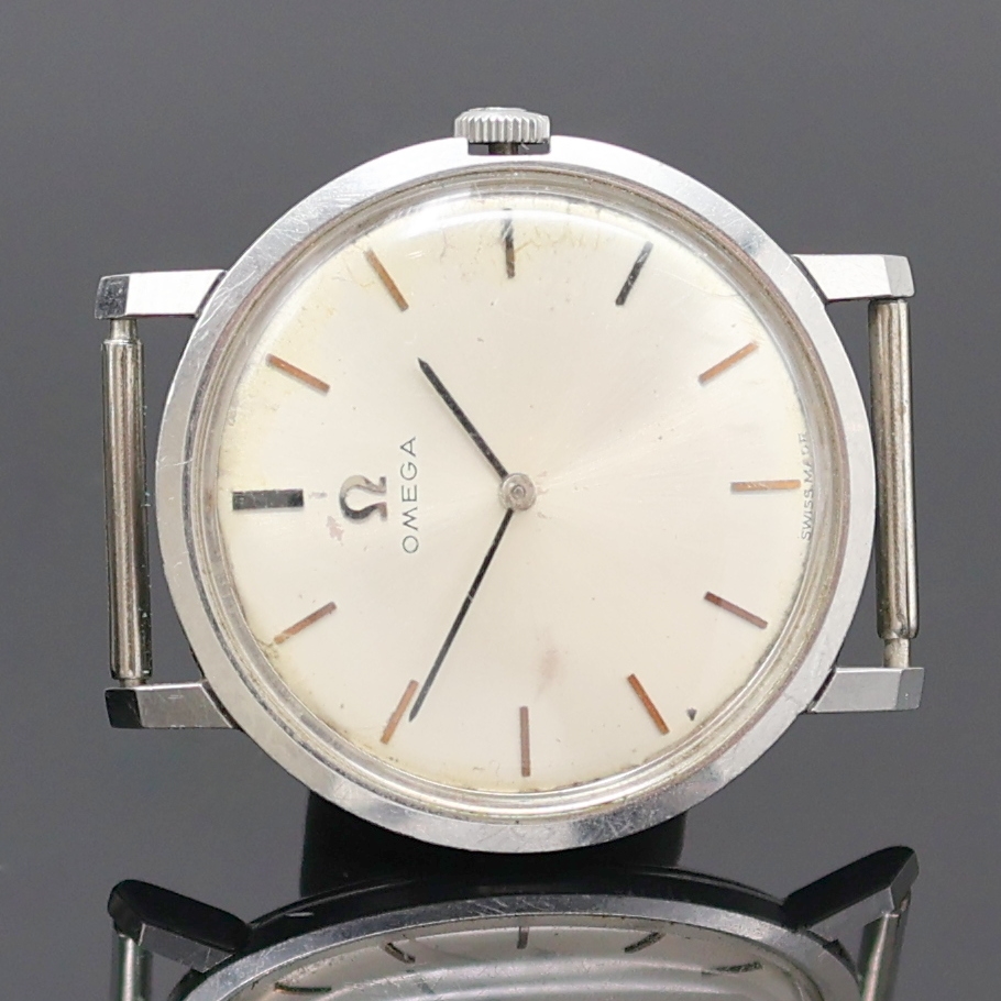 Detail b: OMEGA 2 Armbanduhren in Stahl, Schweiz um 1965/1972, 2-tlg. Geh., silb. Zifferblätter pat. m. silb. Indizes, 1.) Ref. 111.046, aufgedr. Boden, ...