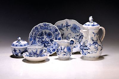 Image Mokka- bzw. Espressoservice, Meissen, 20. Jh., 2. Wahl, blaues Zwiebelmuster unter der ...
