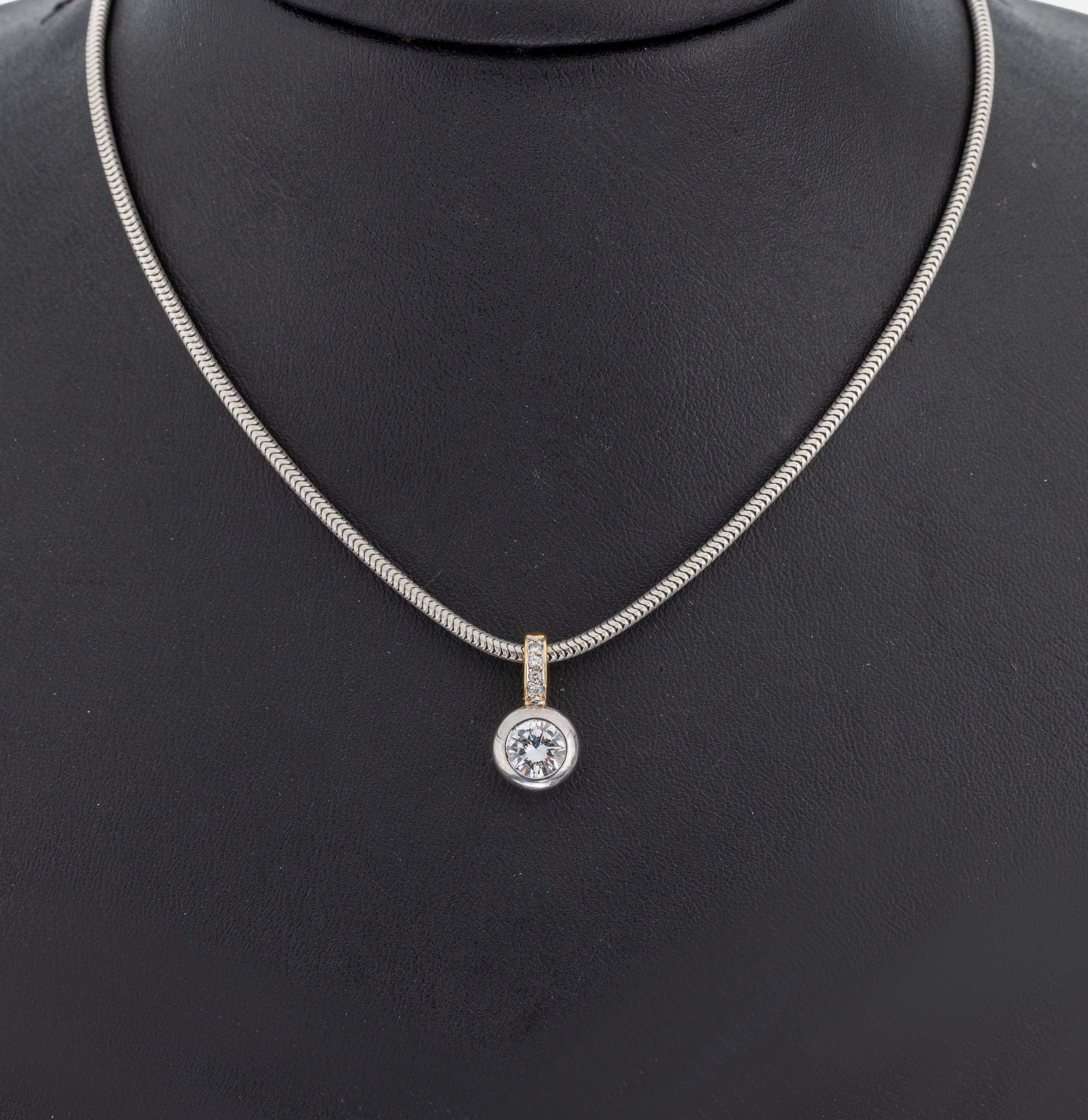 18 kt Gold Brillant-Anhänger, GG/WG 750/000, Brillant in WG gefasst ca. 0.75 ct feines Weiß-Weiß/si, Öse bes. mit 4 Brillantenzus. ca. 0.02 ct ...