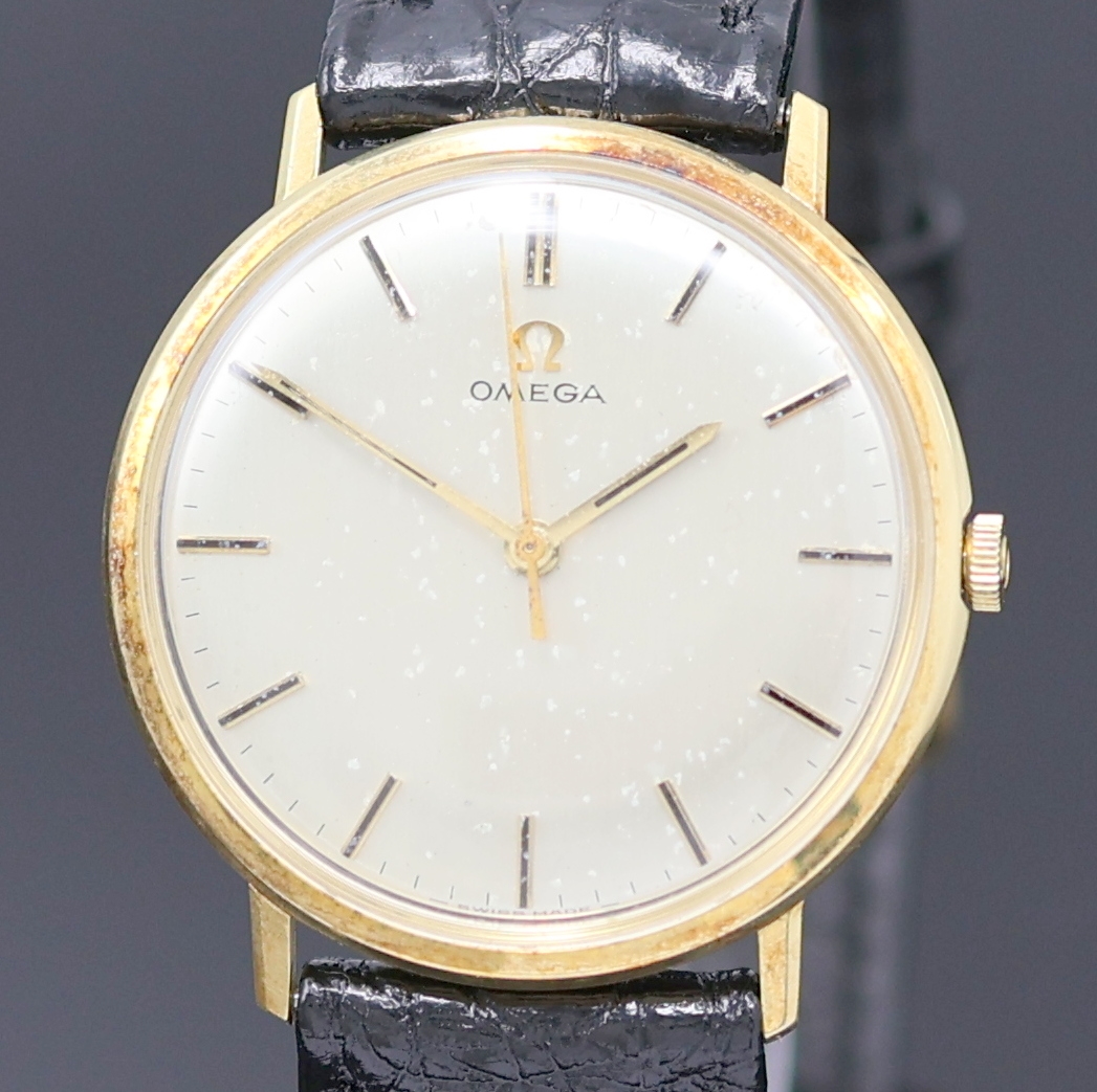 Detail a: OMEGA Herrenarmbanduhr in GG 750/000 Referenz 131016, Schweiz um 1965, Handaufzug, 2-tlg. Geh., Lünette aufgedr., silb. Zifferbl. pat., gold. ...