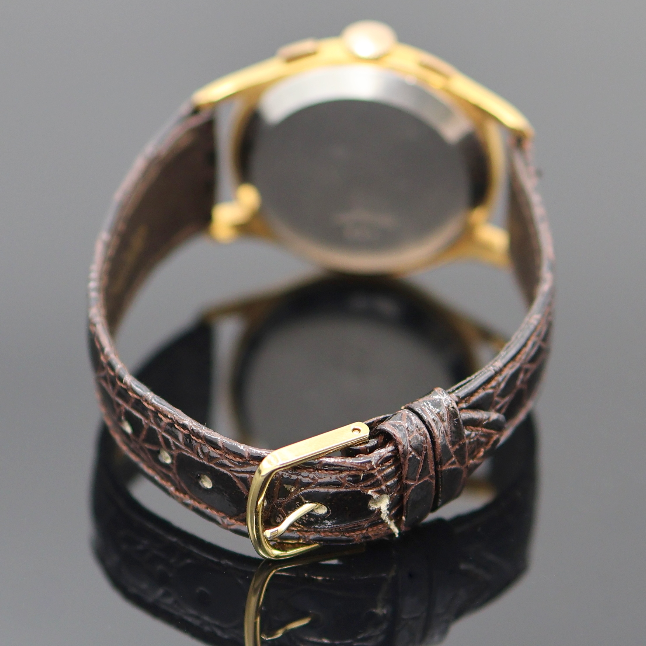 Detail b: SULLY Chronographe Suisse vergoldeter Armbandchronograph, Schweiz um 1945, Handaufzug, 3-tlg. Geh., Glasrand u. Stahlboden aufgedr., silb. ...
