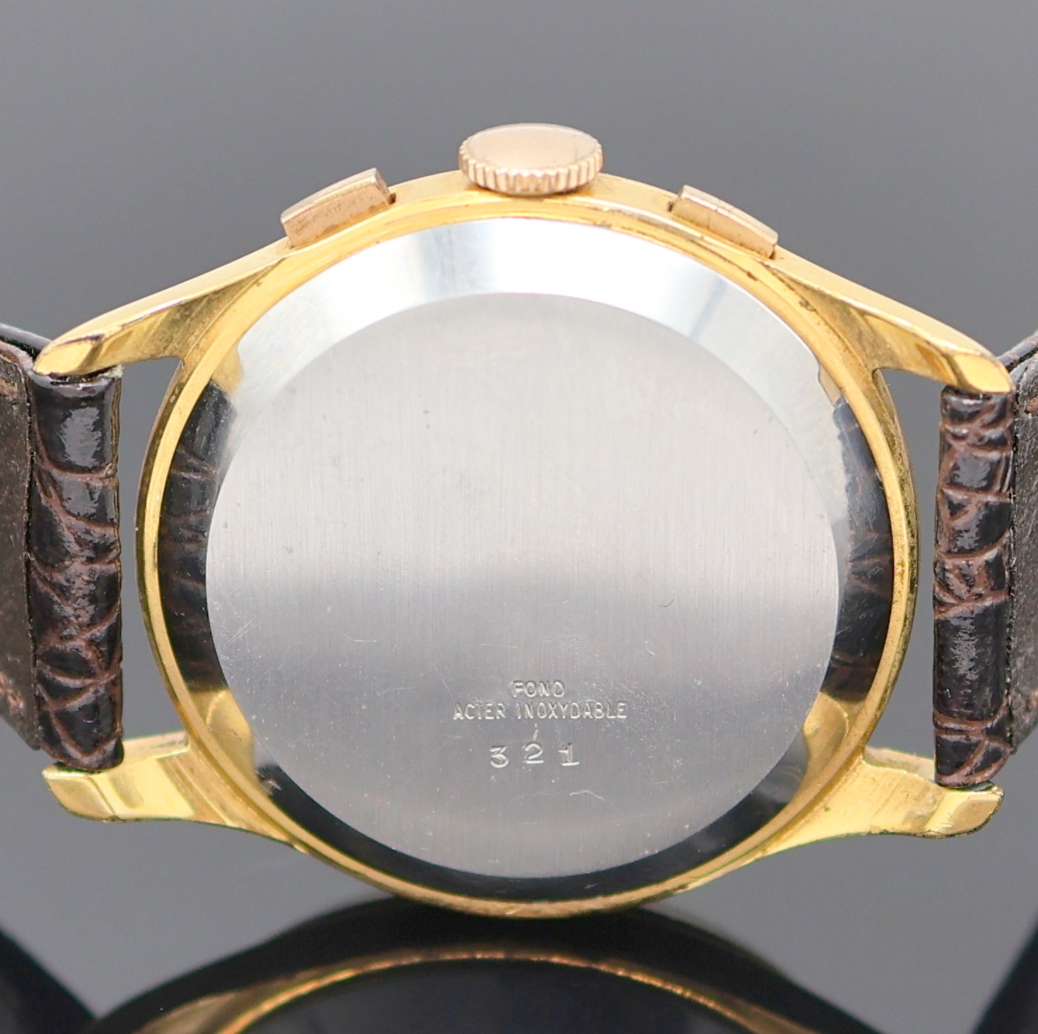 Detail d: SULLY Chronographe Suisse vergoldeter Armbandchronograph, Schweiz um 1945, Handaufzug, 3-tlg. Geh., Glasrand u. Stahlboden aufgedr., silb. ...