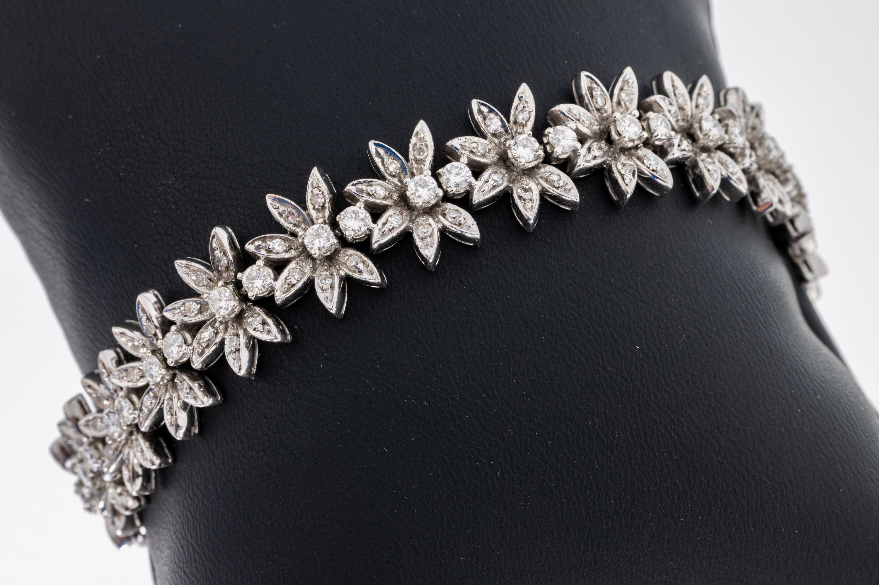 Image 26987025 - 18 kt Gold Diamant-Armband, WG 750/000 gepr., 40 Brillanten und 120 8/8-Diamanten zus. ...