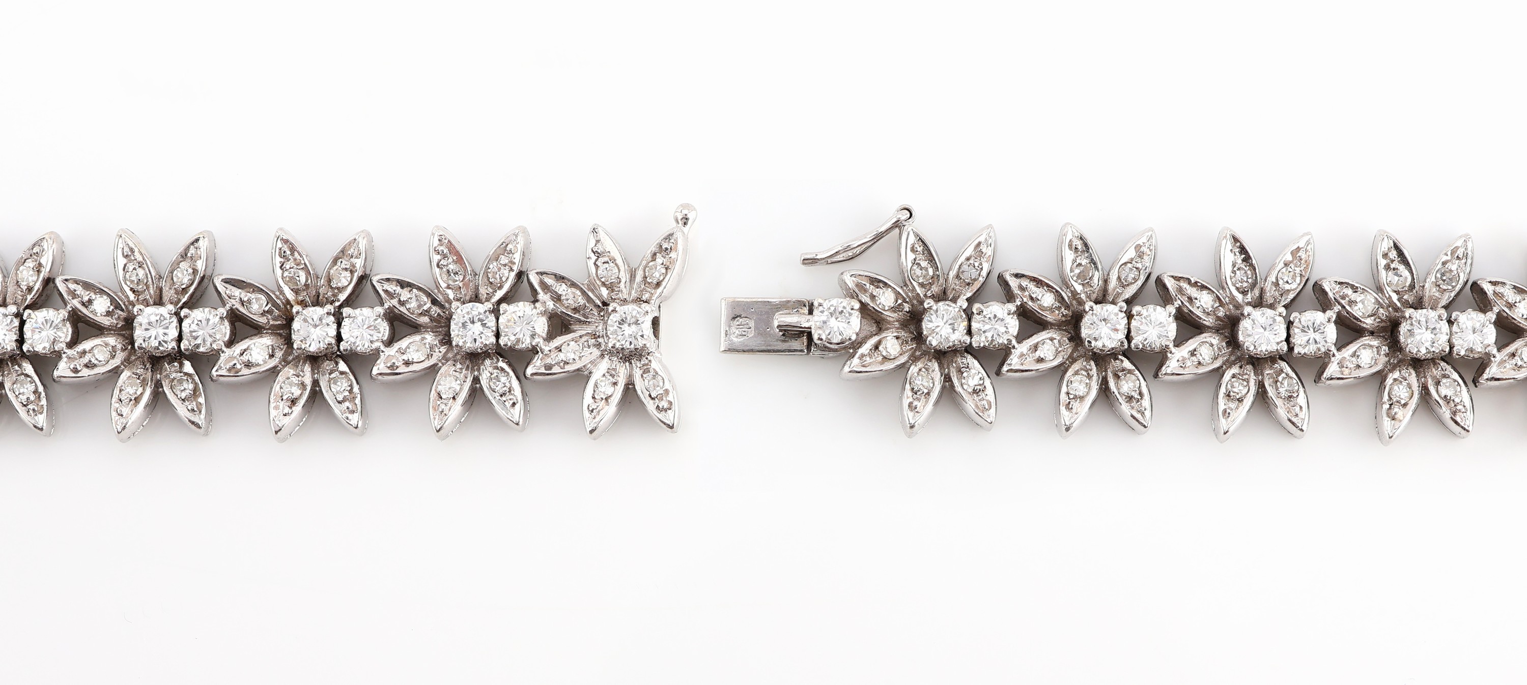 Detail b: 18 kt Gold Diamant-Armband, WG 750/000 gepr., 40 Brillanten und 120 8/8-Diamanten zus. ca. 2.60 ct Weiß/vs-si, L. ca. 18 cm, Kastenschloss mit ...