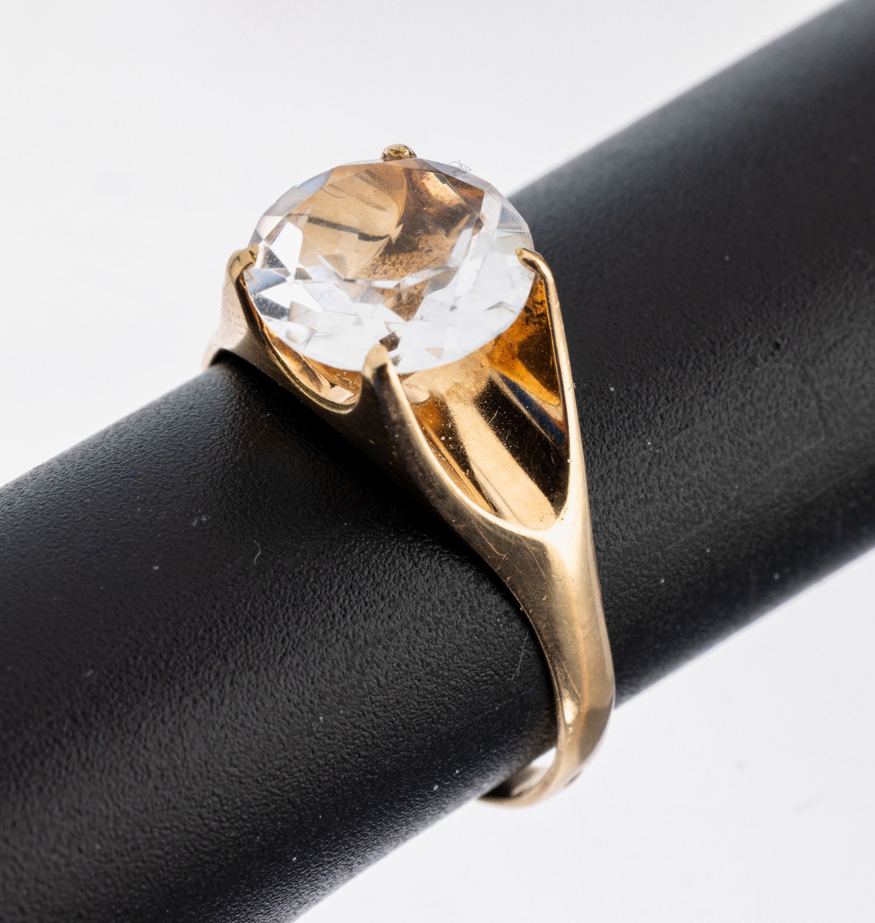 14 kt Gold Ring, GG 585/000, rundfacett. Diamantimitation, RW 59, ca. 3.7 g