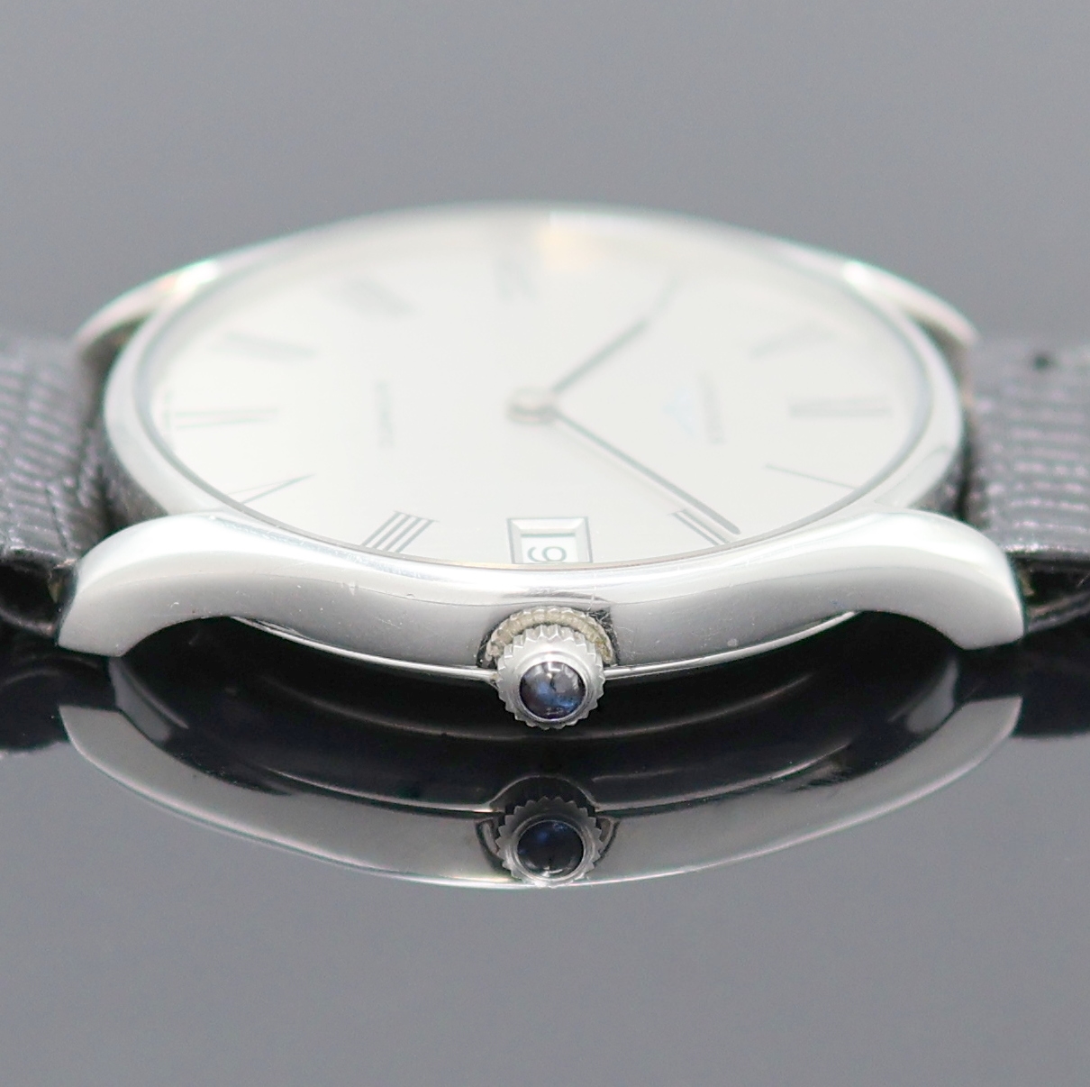 Detail d: LONGINES elegante Armbanduhr in Stahl Referenz 4184, Schweiz um 1980, Automatik, 2-tlg. Geh., Boden aufgedr., stahl-graues Zifferbl., feine röm. ...