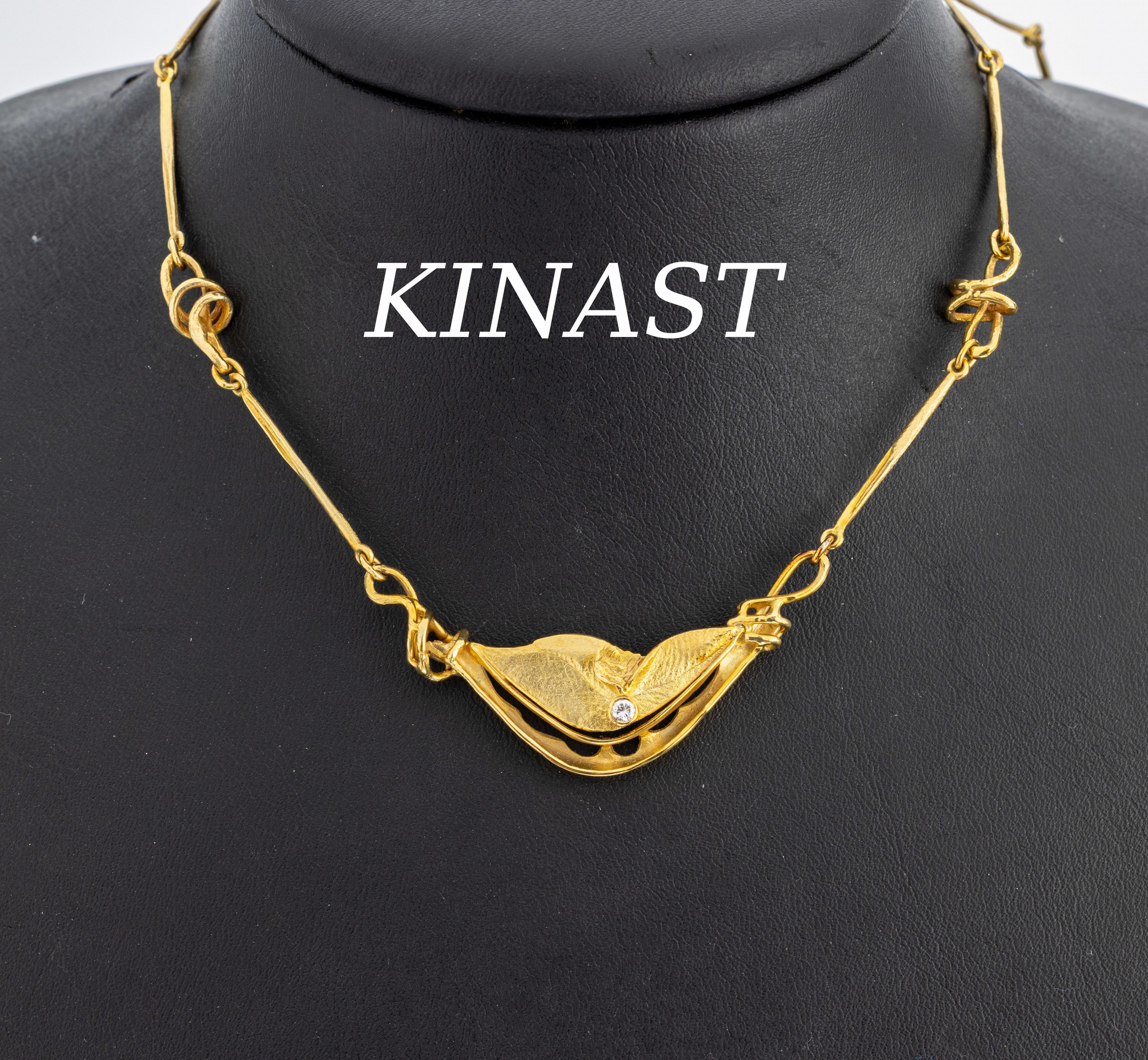 14 kt Gold Brillant-Collier, GG 585/000, abstraktes Design, Anfertigung durch KINAST/Worms, Brillant ca. 0.03 ct Weiß/si, L.ca. 45 cm, ...