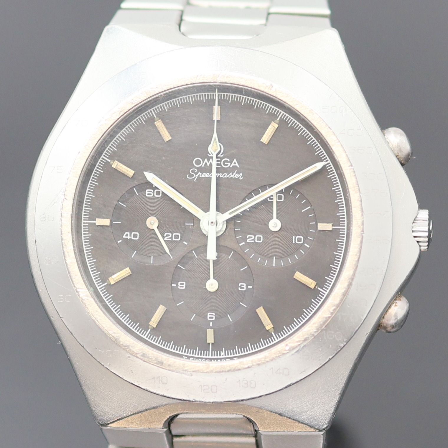 Detail a: OMEGA Speedmaster Armbandchronograph Referenz 1450040 in Stahl/Stahlband, Schweiz um 1983, Handaufzug, mattiertes Geh. m. integr. Band, Boden m. ...