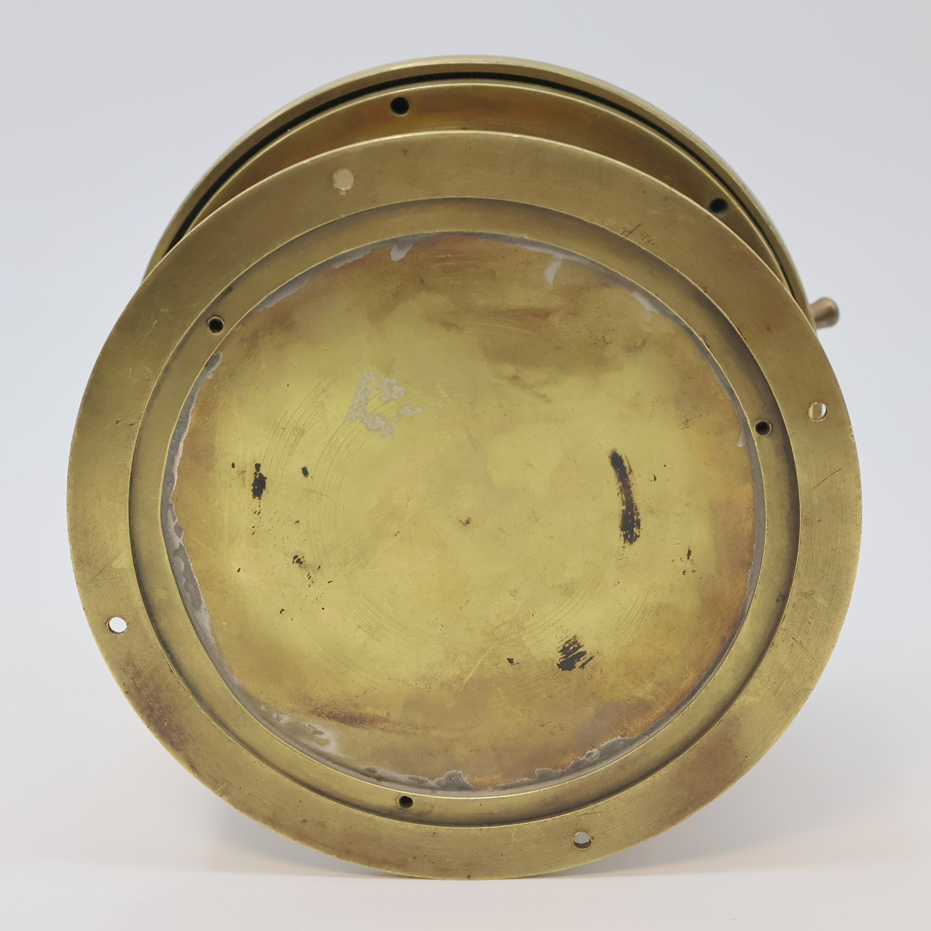 Detail c: SMITHS Schiffsuhr der britischen Marine im schweren Messinggehäuse, England um 1945, zylindrisches Geh., über facett-vergl. Lünette zu öffnen, ...
