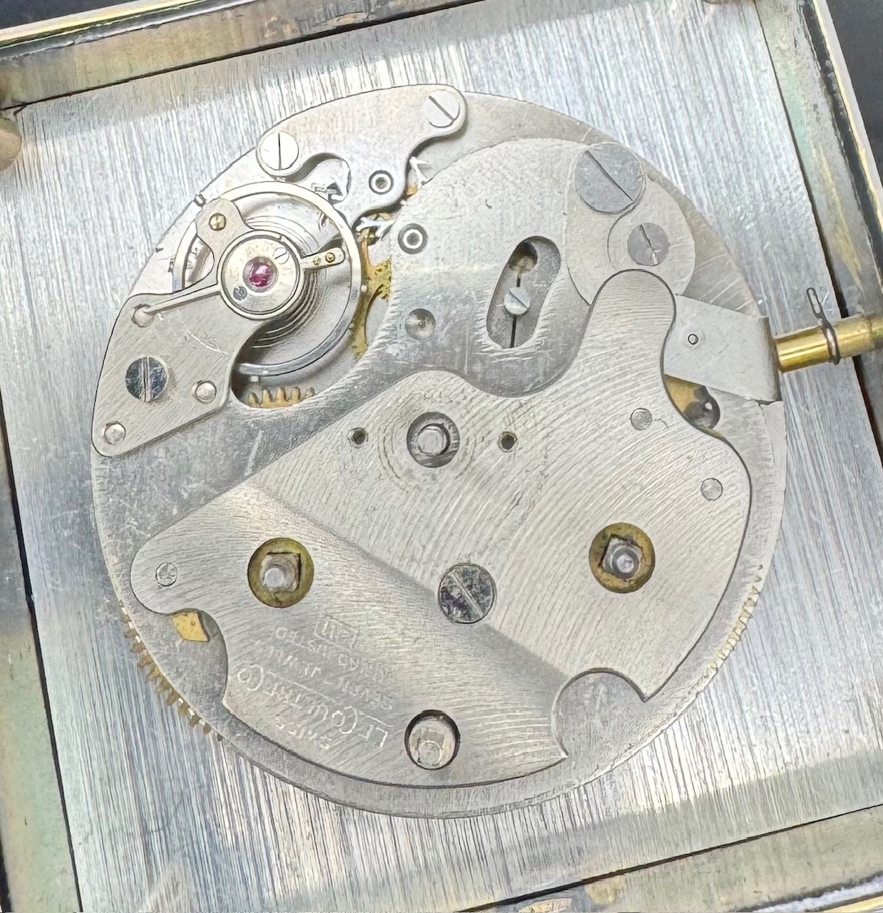 Detail f: JAEGER 2-Tage Reisewecker, Schweiz um 1950, Messinggeh. schwarz lack. berieb., z. T. verg., aufstellbar durch Drehung des Glasschutzes, silb. ...
