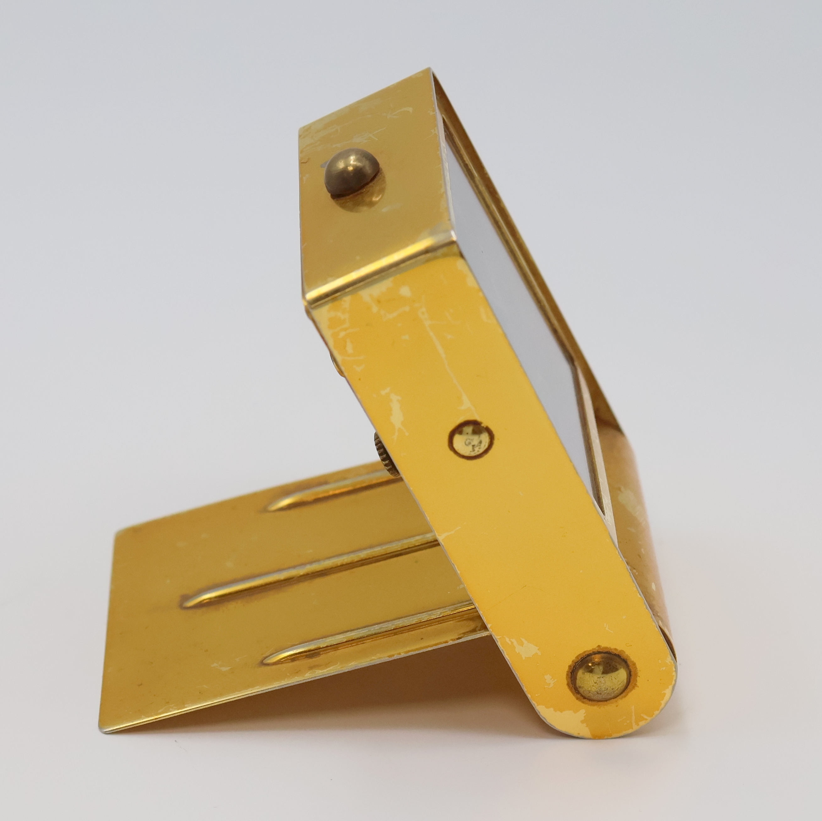 Detail a: JAEGER 2-Tage Reisewecker, Schweiz um 1940, verg. Metallgeh. berieb., aufstellbar durch Drehung des Glasschutzes, rotgold. Zifferbl. pat., arab. ...