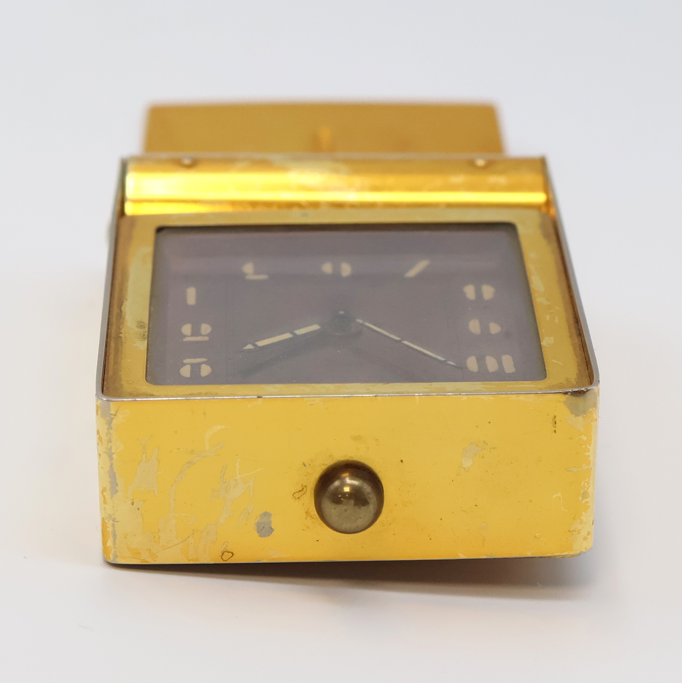 Detail c: JAEGER 2-Tage Reisewecker, Schweiz um 1940, verg. Metallgeh. berieb., aufstellbar durch Drehung des Glasschutzes, rotgold. Zifferbl. pat., arab. ...