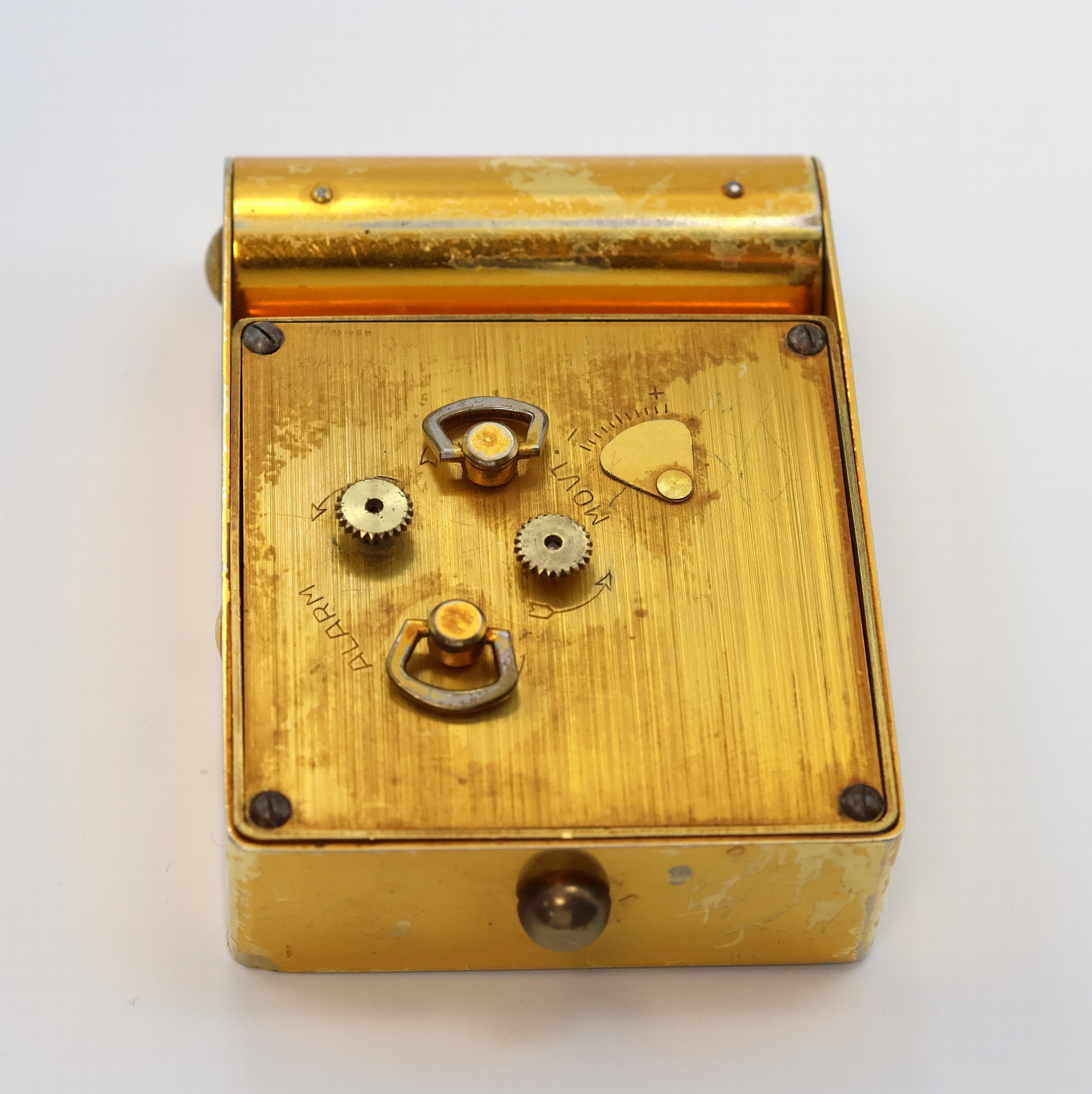 Detail f: JAEGER 2-Tage Reisewecker, Schweiz um 1940, verg. Metallgeh. berieb., aufstellbar durch Drehung des Glasschutzes, rotgold. Zifferbl. pat., arab. ...