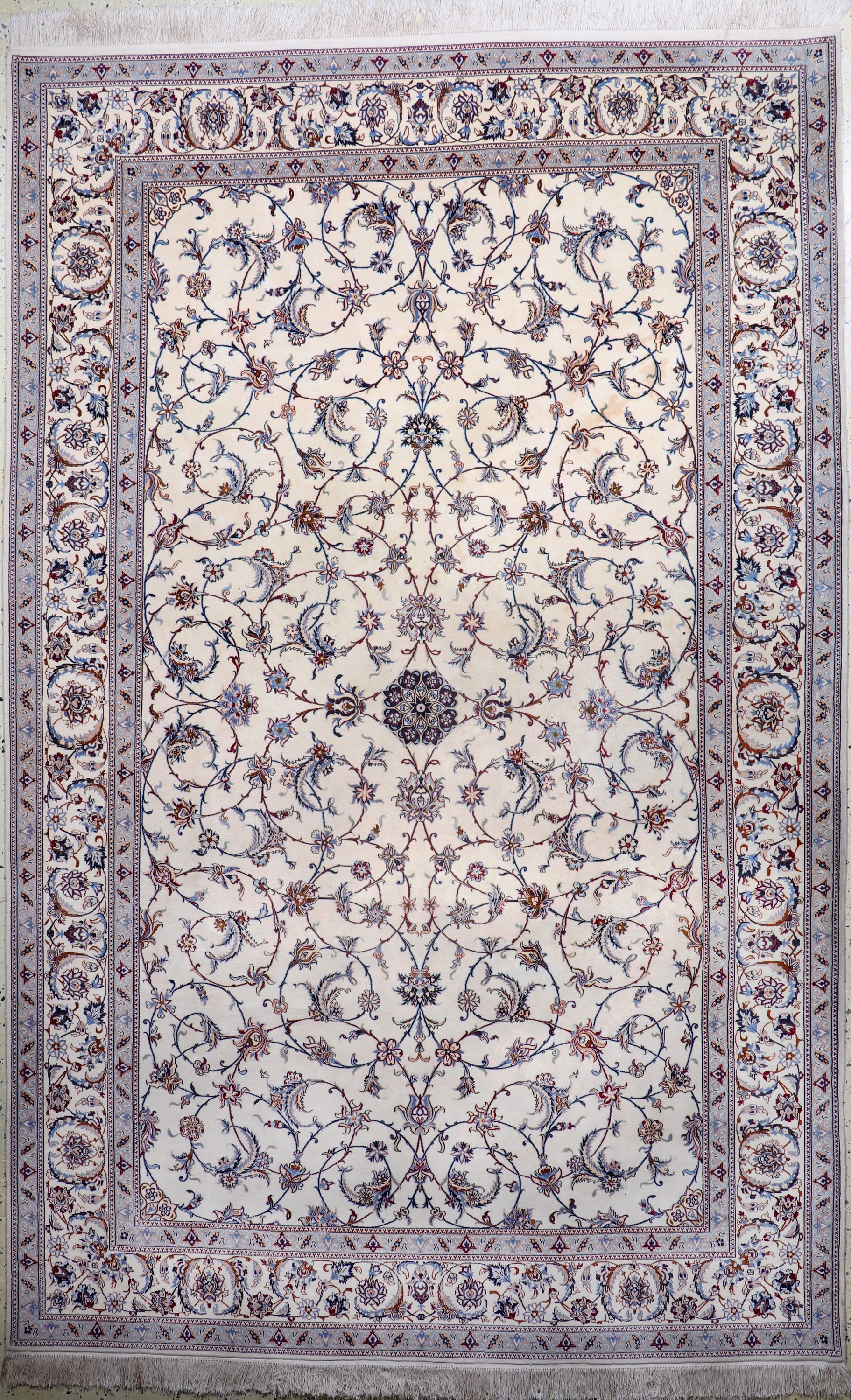 Nain fein(6 La), Persien, Ende 20.Jhd, Korkwolle mit Seide, ca. 305 x 195 cm, ca. 1,0Mio. Kn/qm, EHZ: 1-2(fleckig)